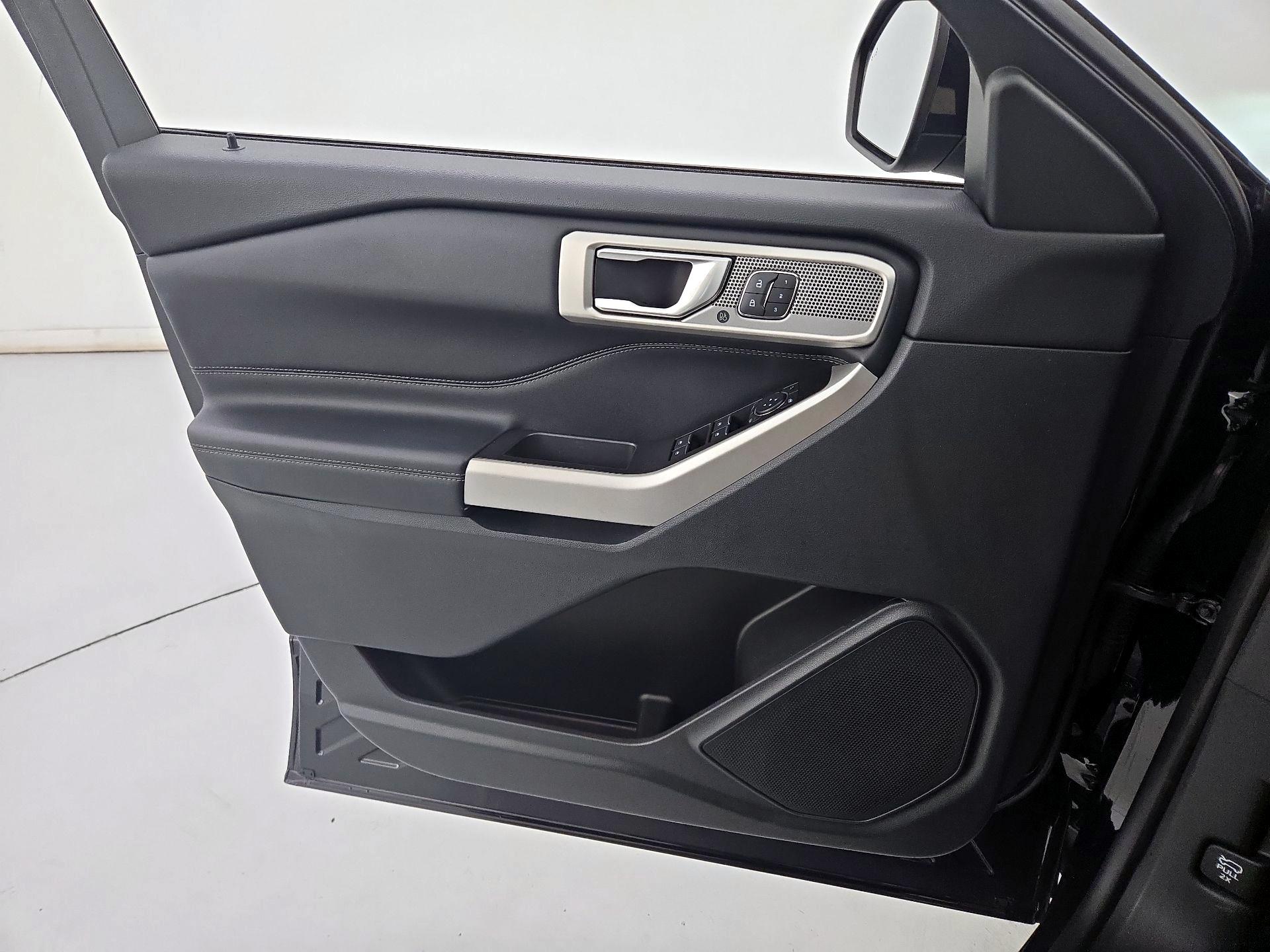 Thumbnail: 2020 Ford Explorer - 12