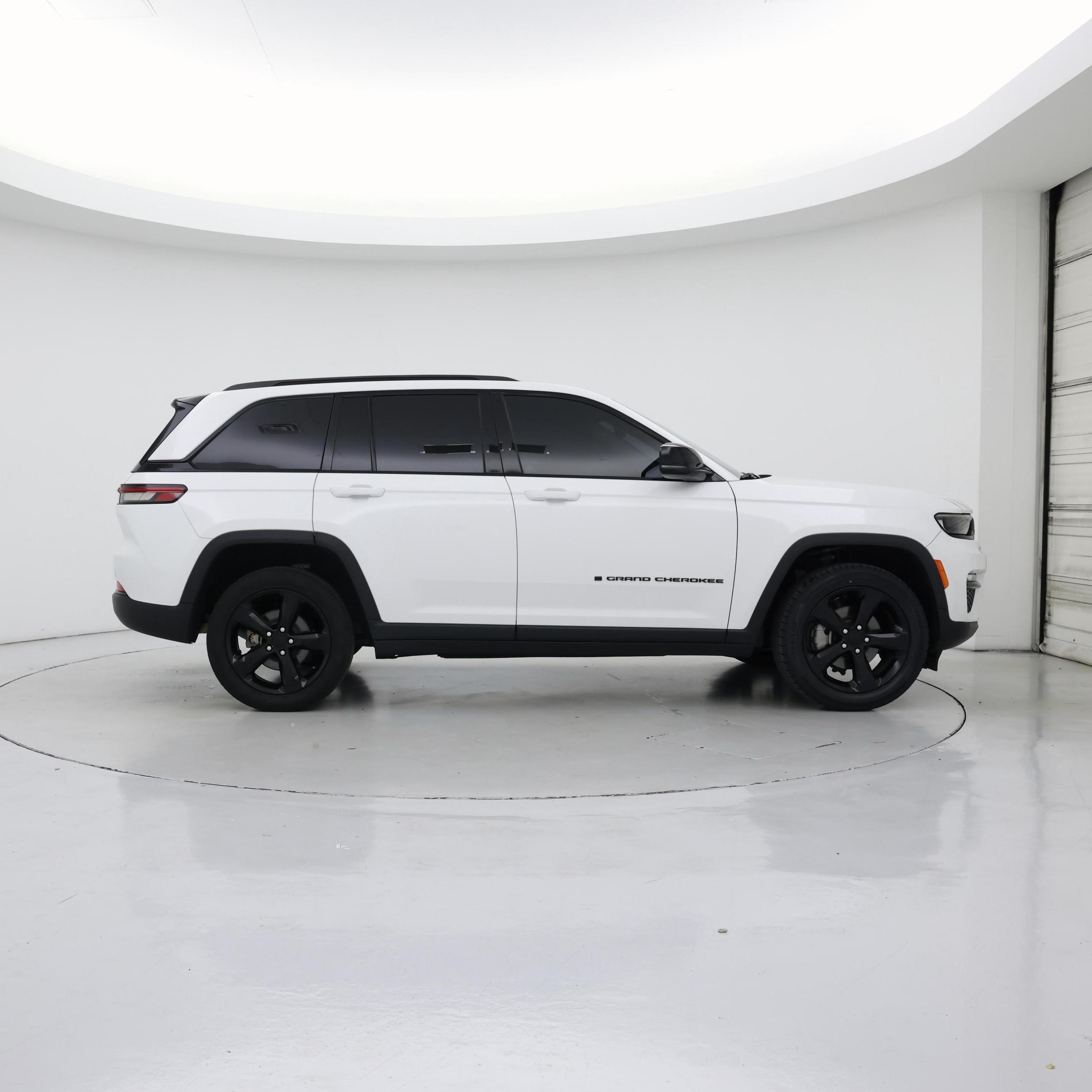 Thumbnail: 2023 Jeep Grand Cherokee - 7