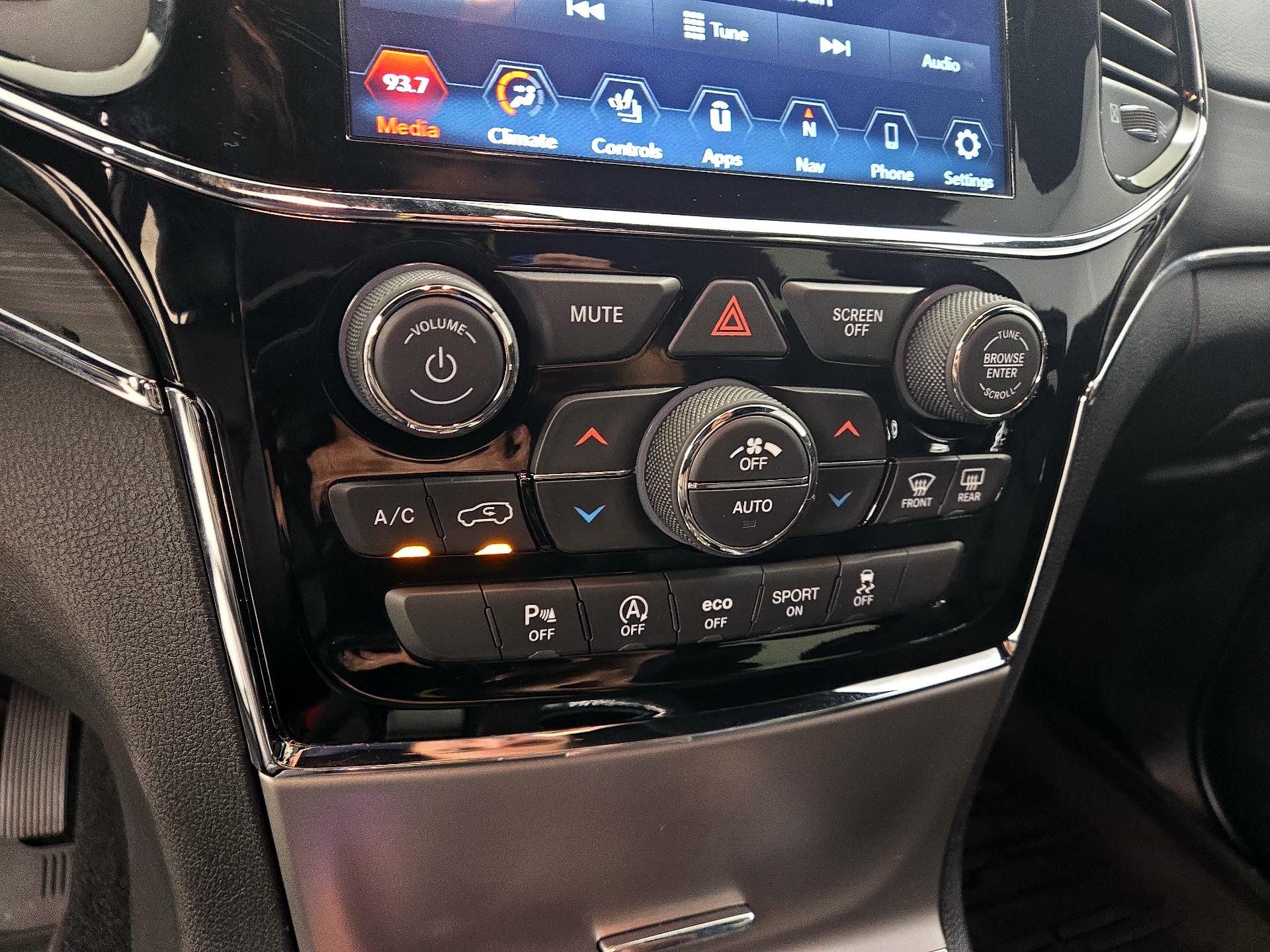 Thumbnail: 2020 Jeep Grand Cherokee - 17