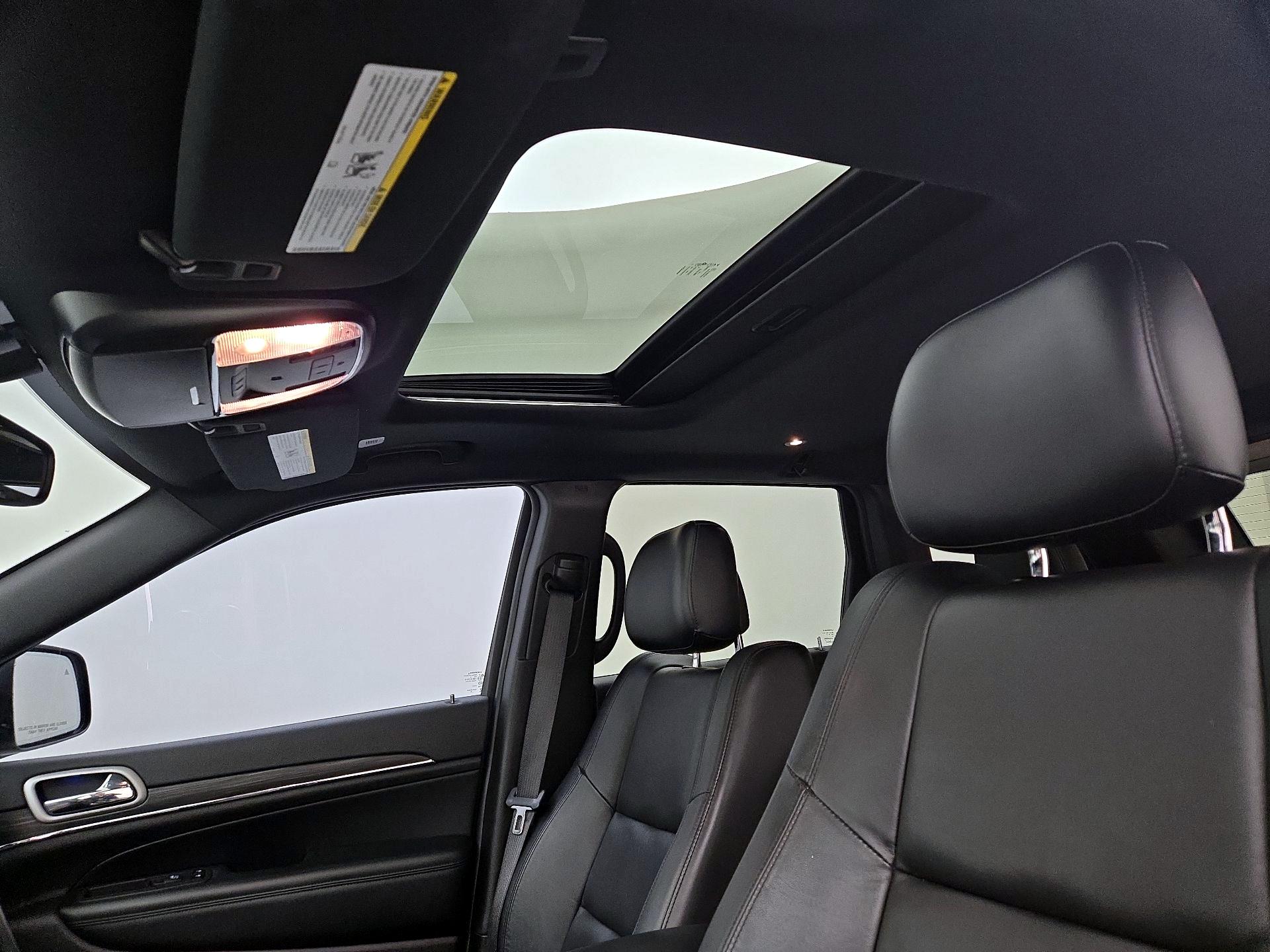 Thumbnail: 2020 Jeep Grand Cherokee - 20