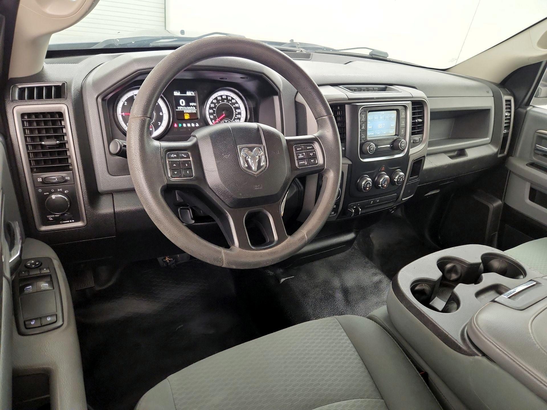 Thumbnail: 2020 RAM 1500 Classic - 9