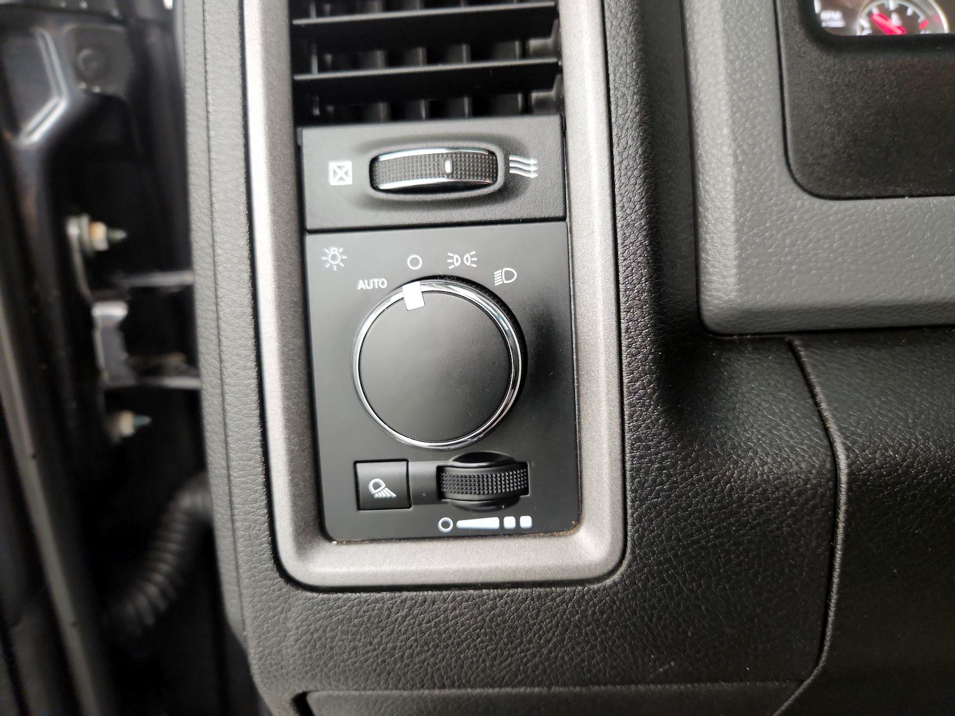 Thumbnail: 2020 RAM 1500 Classic - 13