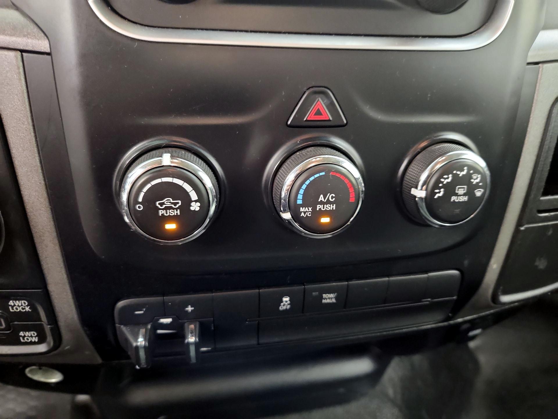 Thumbnail: 2020 RAM 1500 Classic - 16