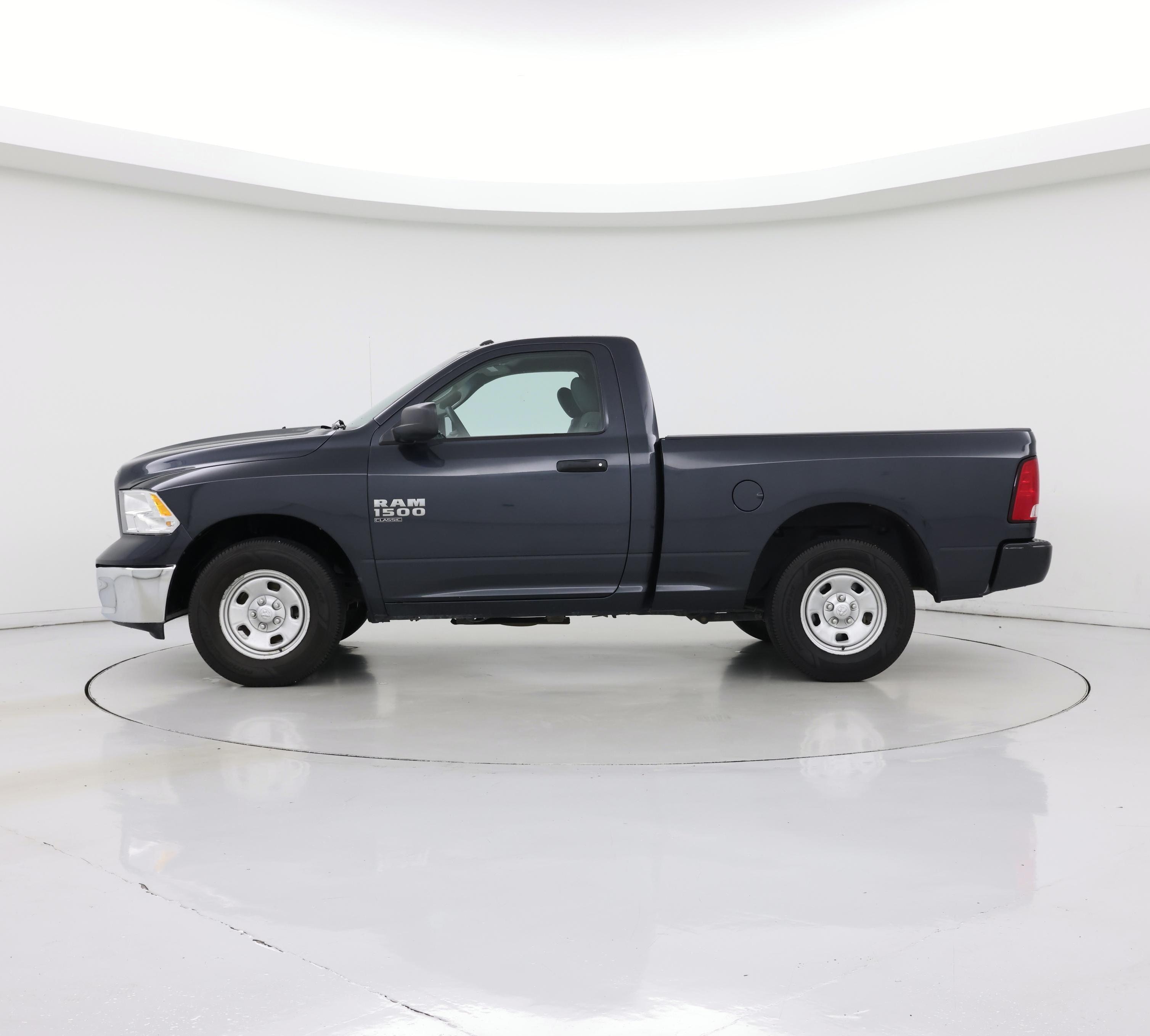 Thumbnail: 2020 RAM 1500 Classic - 3