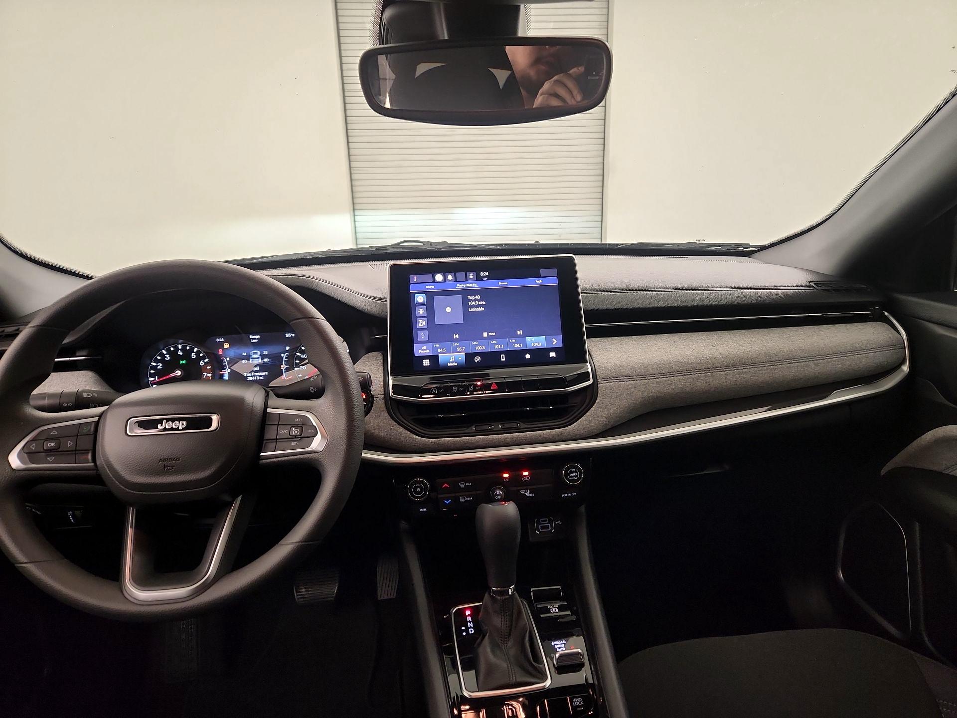 Thumbnail: 2023 Jeep Compass - 9