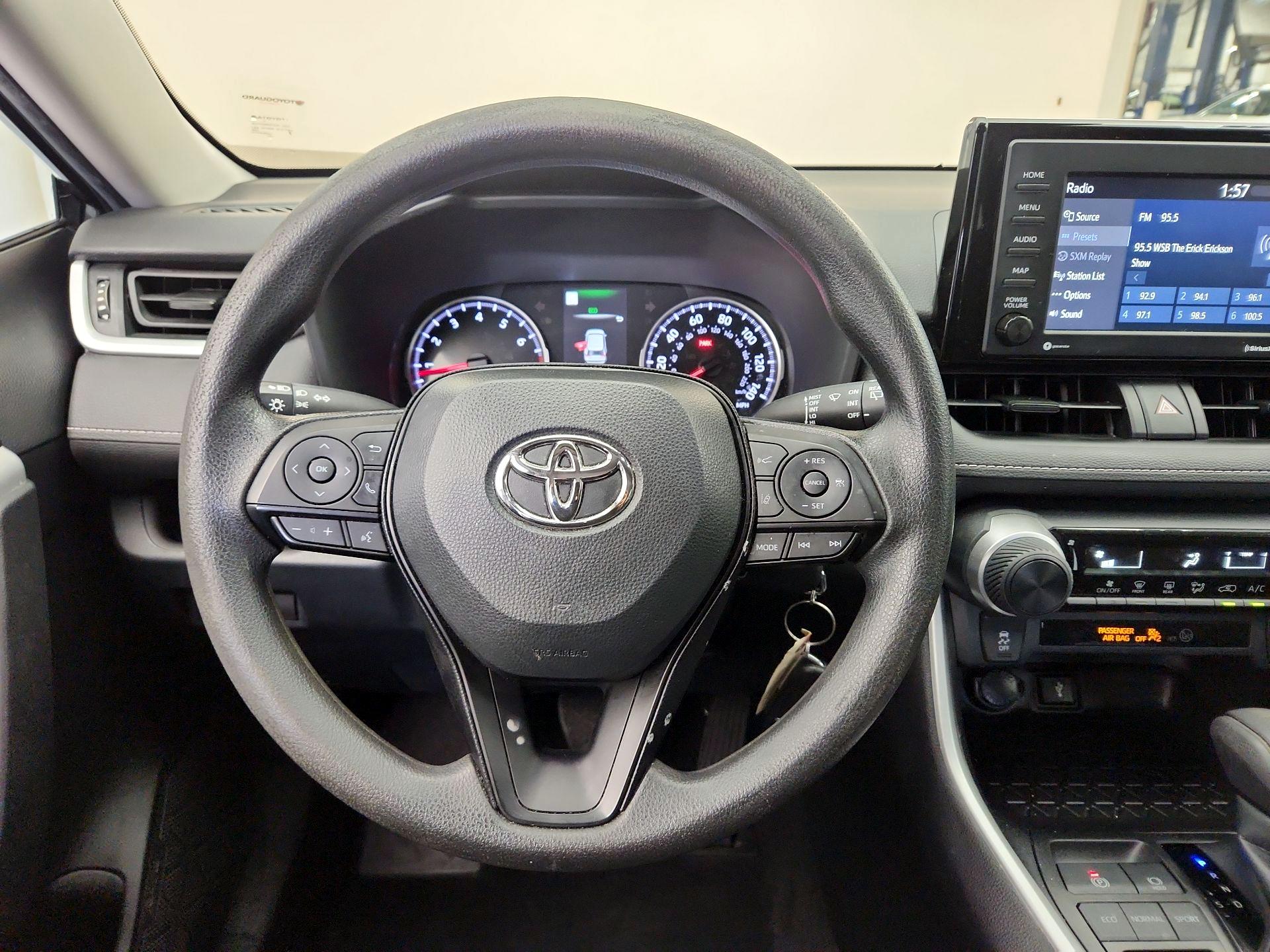 Thumbnail: 2022 Toyota RAV4 - 10