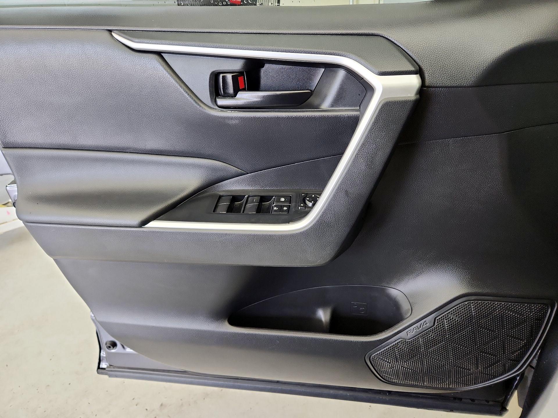Thumbnail: 2022 Toyota RAV4 - 12