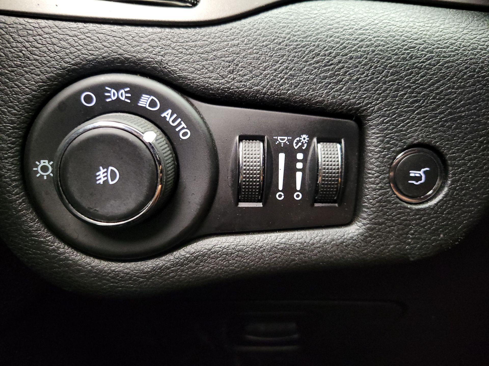 Thumbnail: 2022 Jeep Cherokee - 13