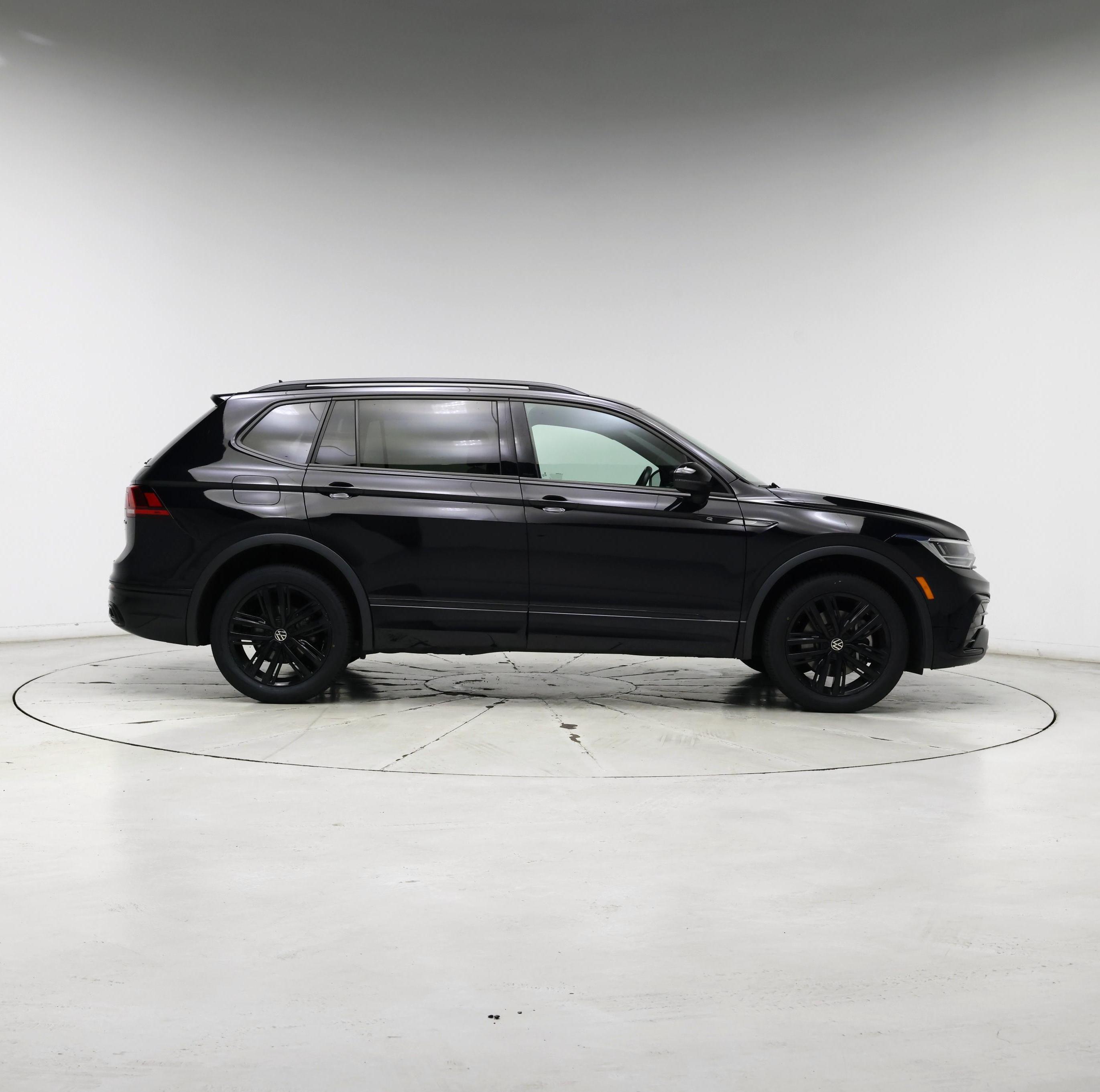 Thumbnail: 2022 Volkswagen Tiguan - 7
