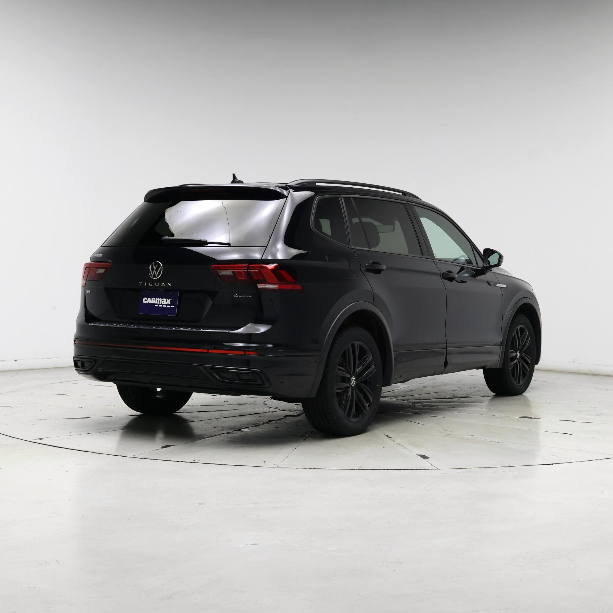 Thumbnail: 2022 Volkswagen Tiguan - 8