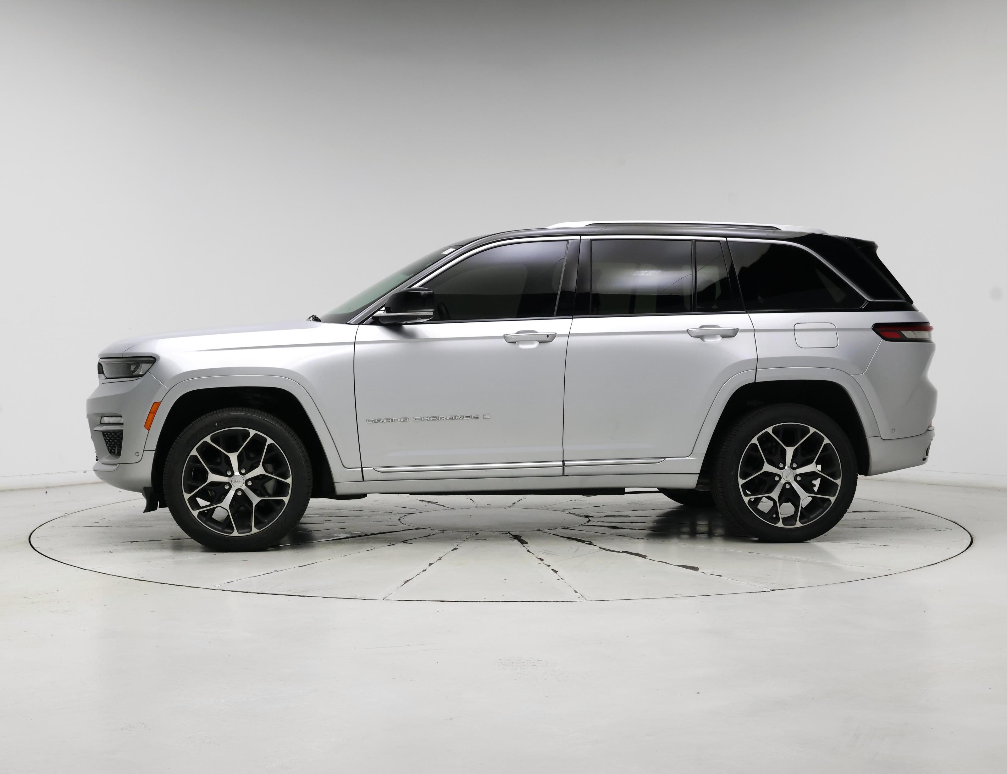 Thumbnail: 2022 Jeep Grand Cherokee - 3