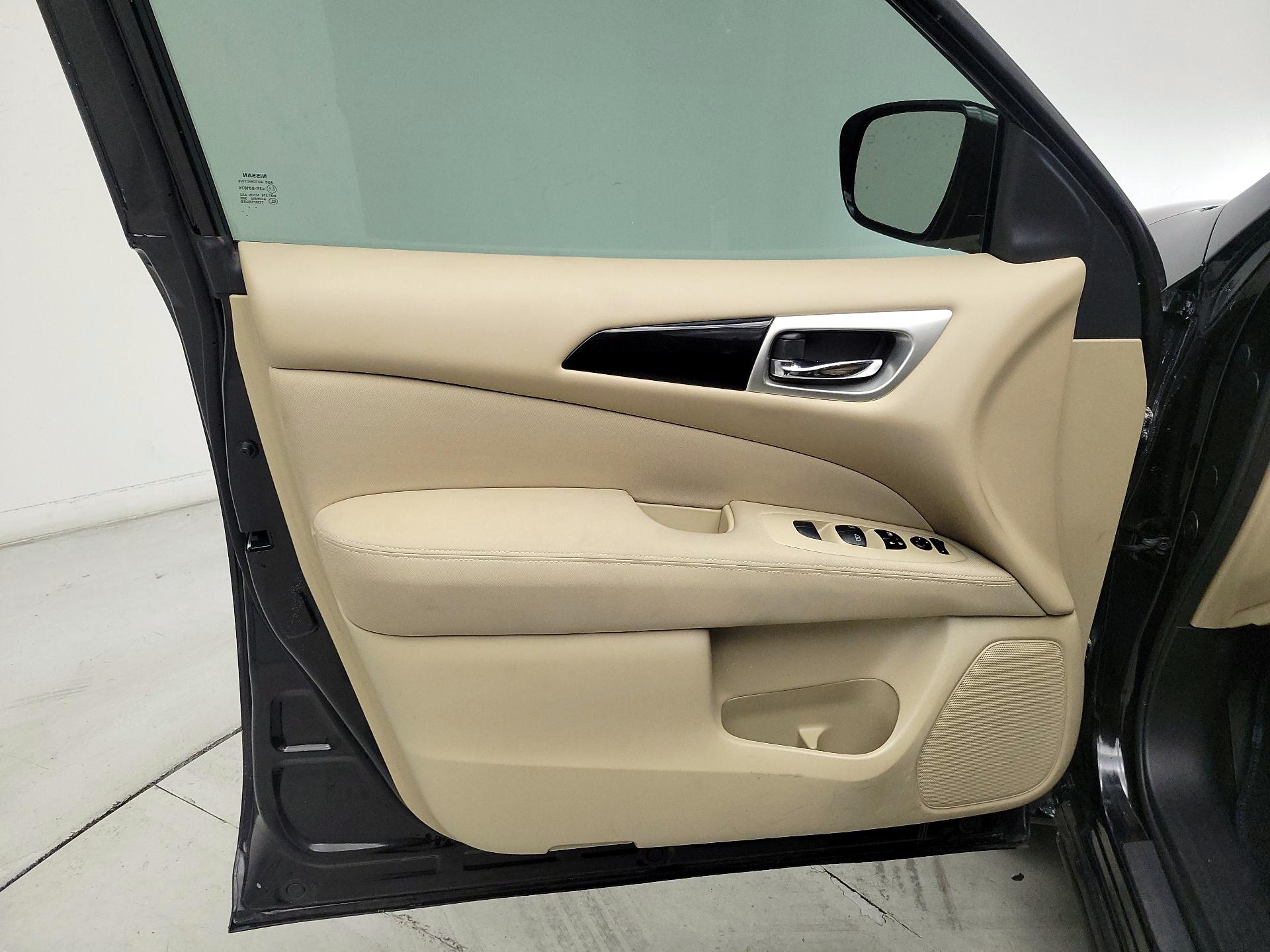 Thumbnail: 2017 Nissan Pathfinder - 12