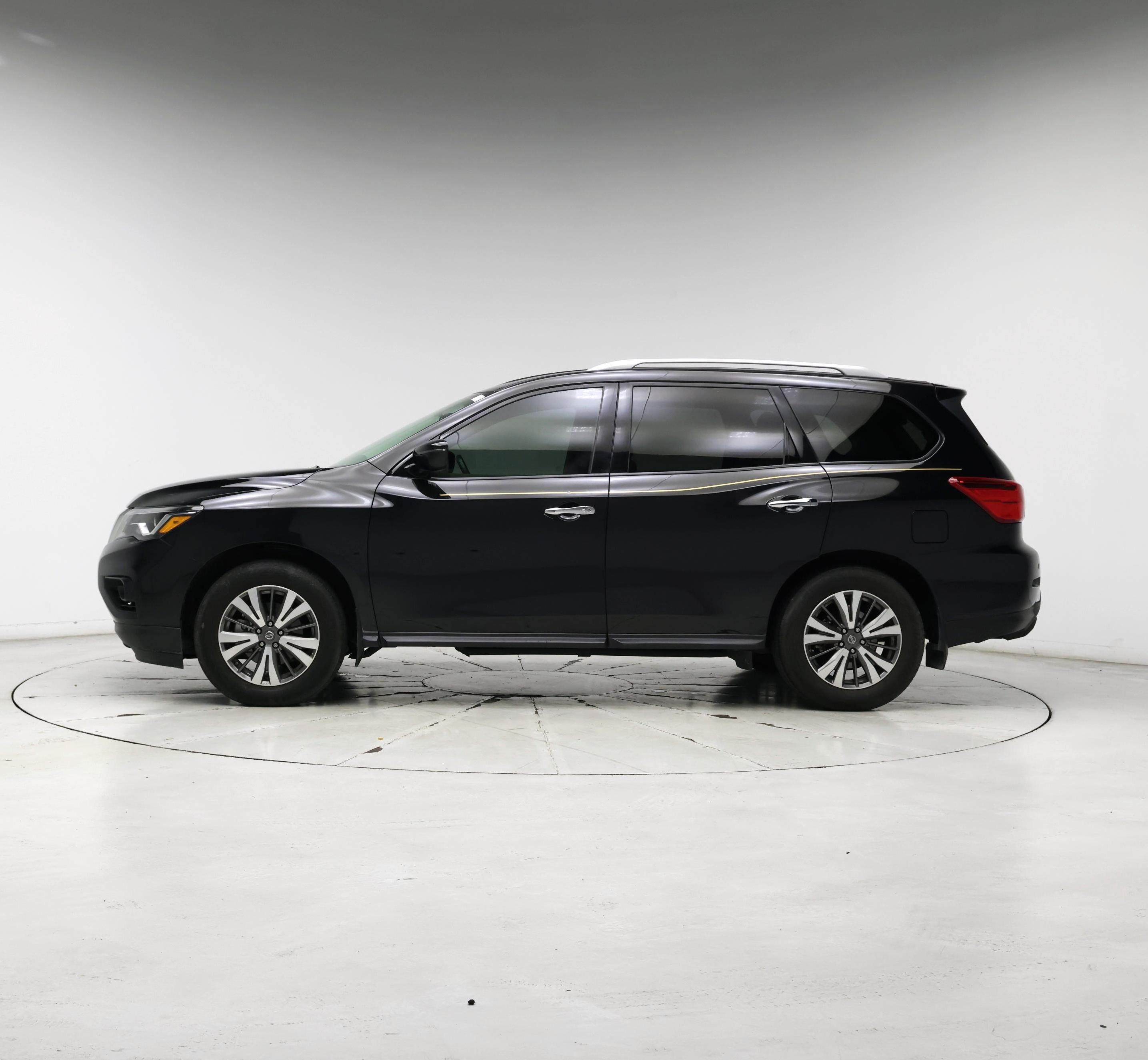 Thumbnail: 2017 Nissan Pathfinder - 3