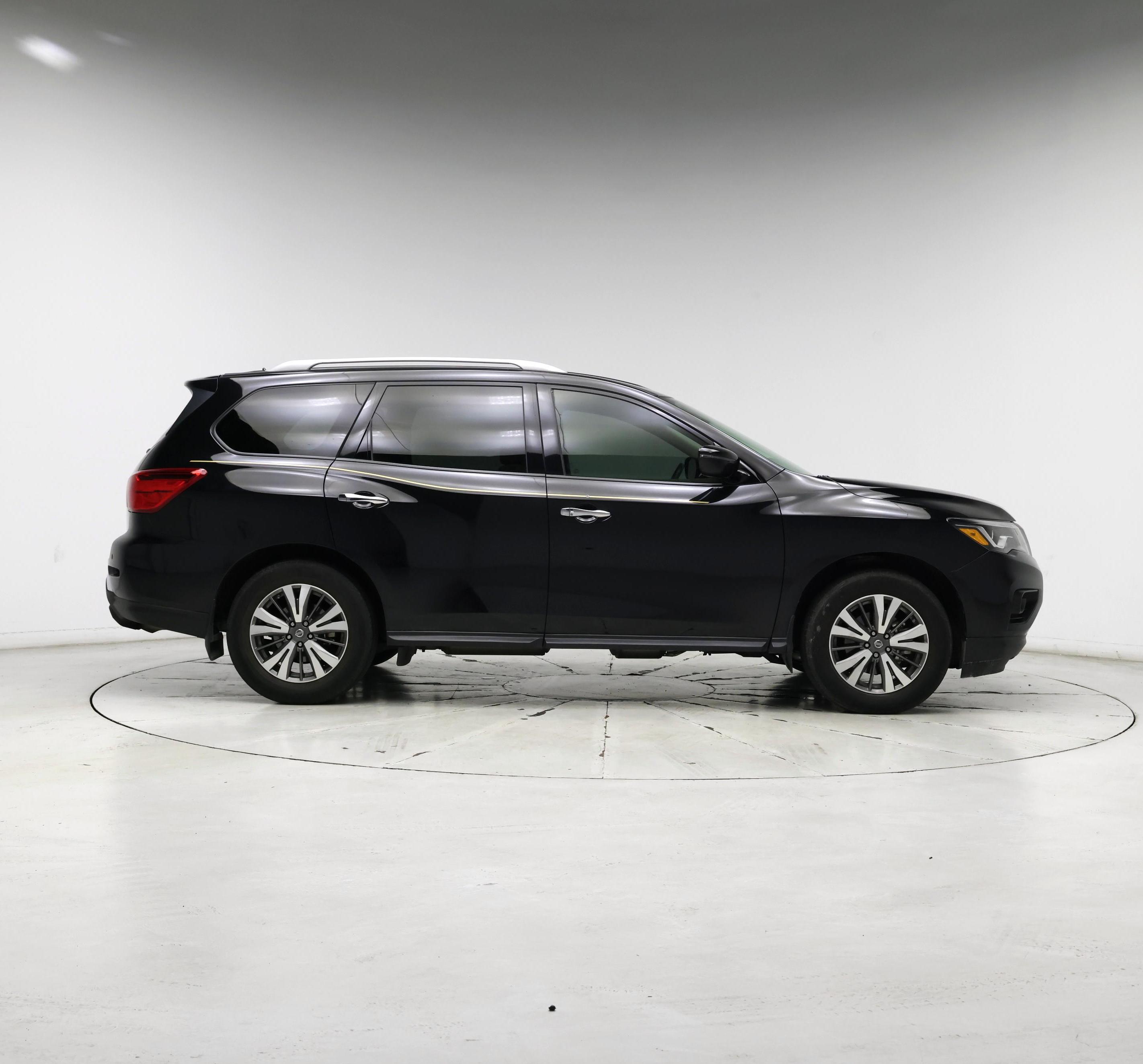 Thumbnail: 2017 Nissan Pathfinder - 7