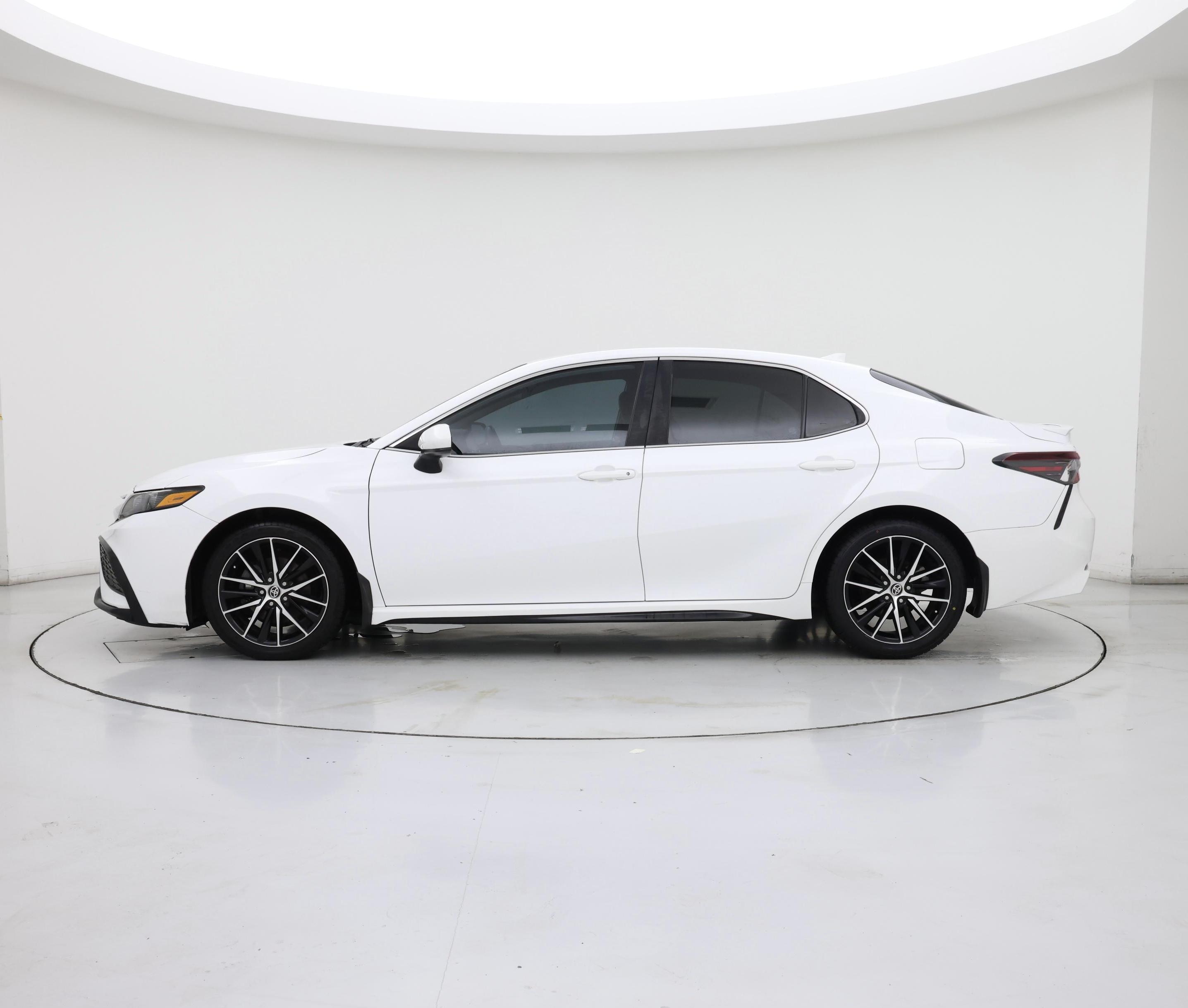 Thumbnail: 2021 Toyota Camry - 3