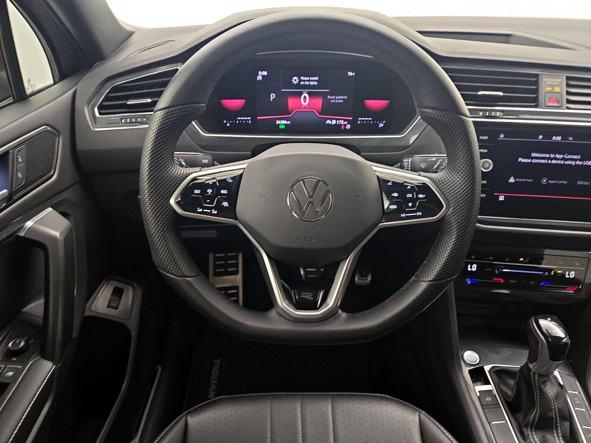 Thumbnail: 2022 Volkswagen Tiguan - 10