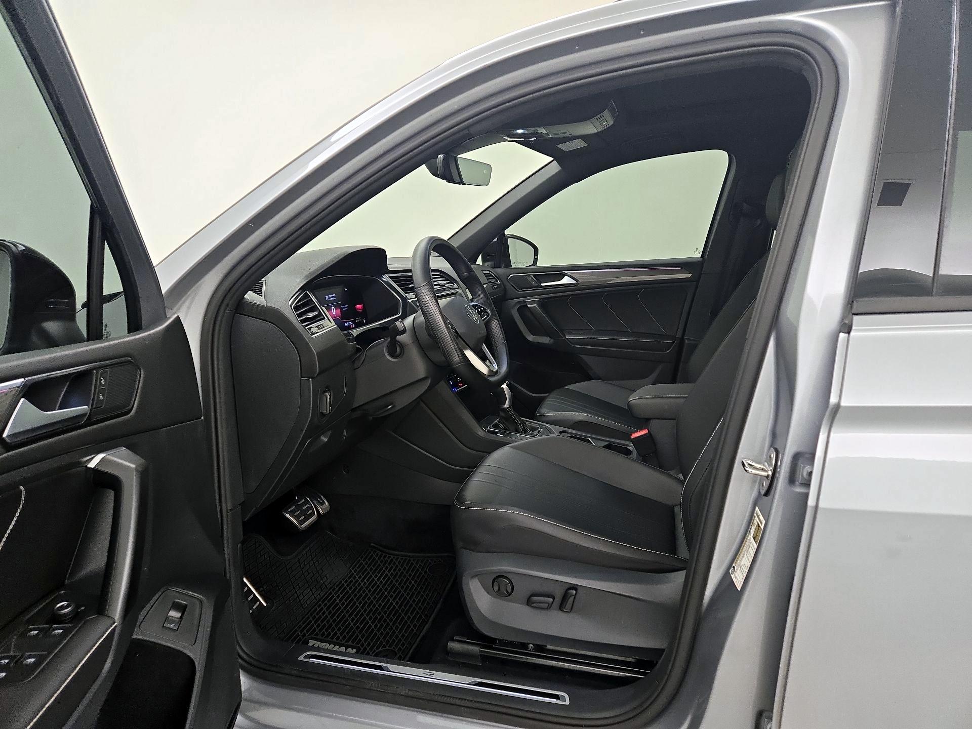 Thumbnail: 2022 Volkswagen Tiguan - 11