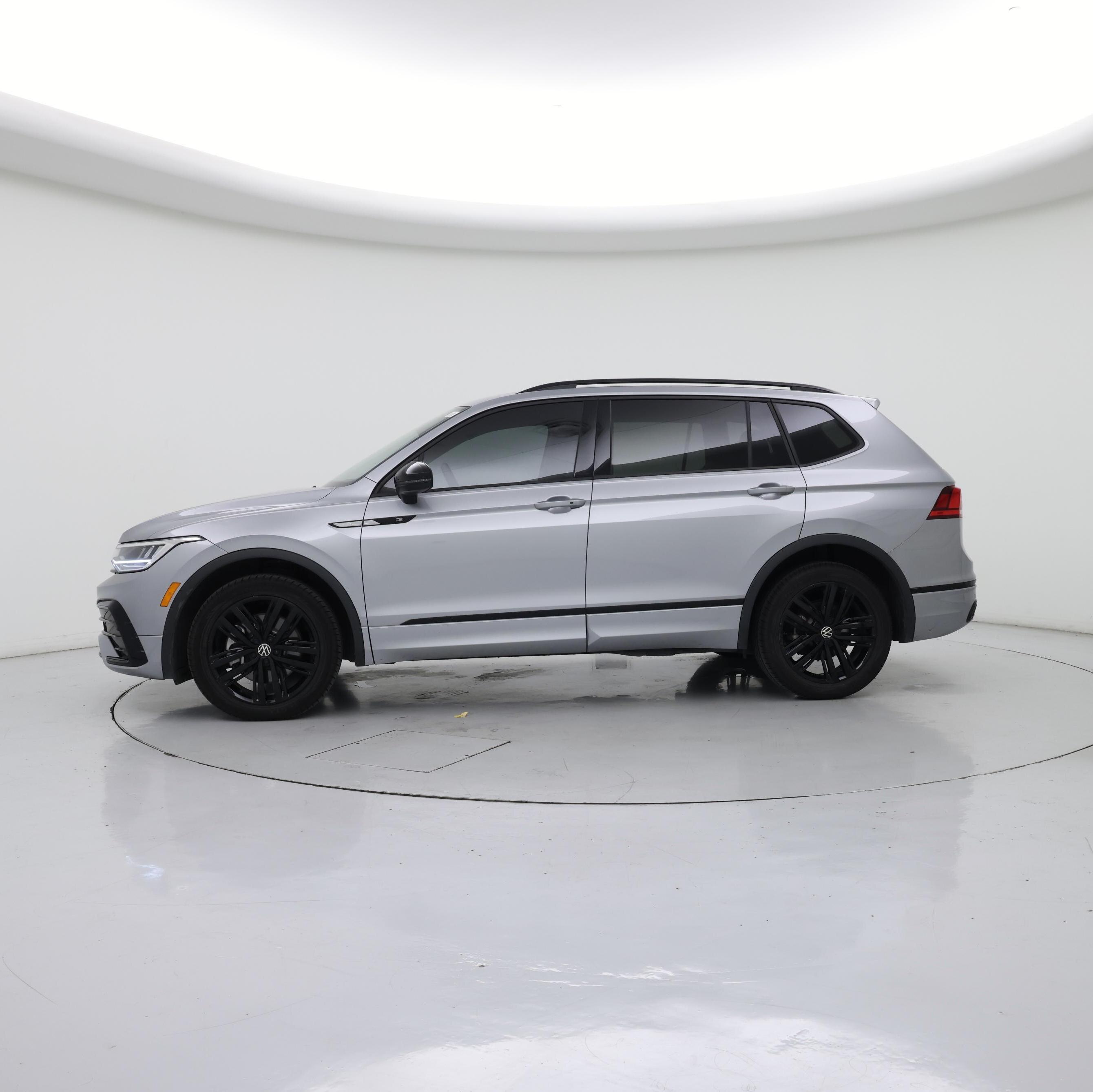 Thumbnail: 2022 Volkswagen Tiguan - 3