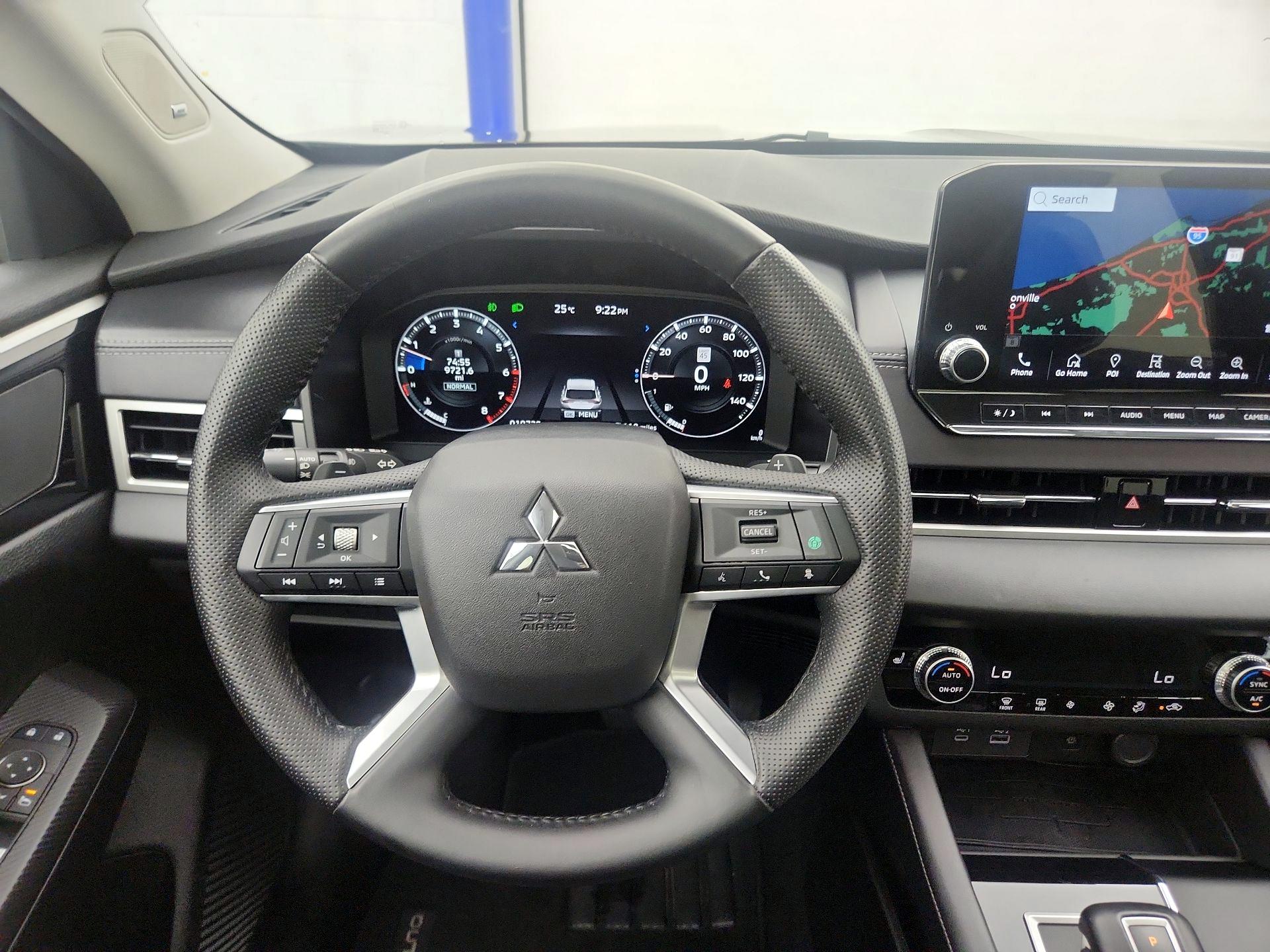 Thumbnail: 2024 Mitsubishi Outlander - 10