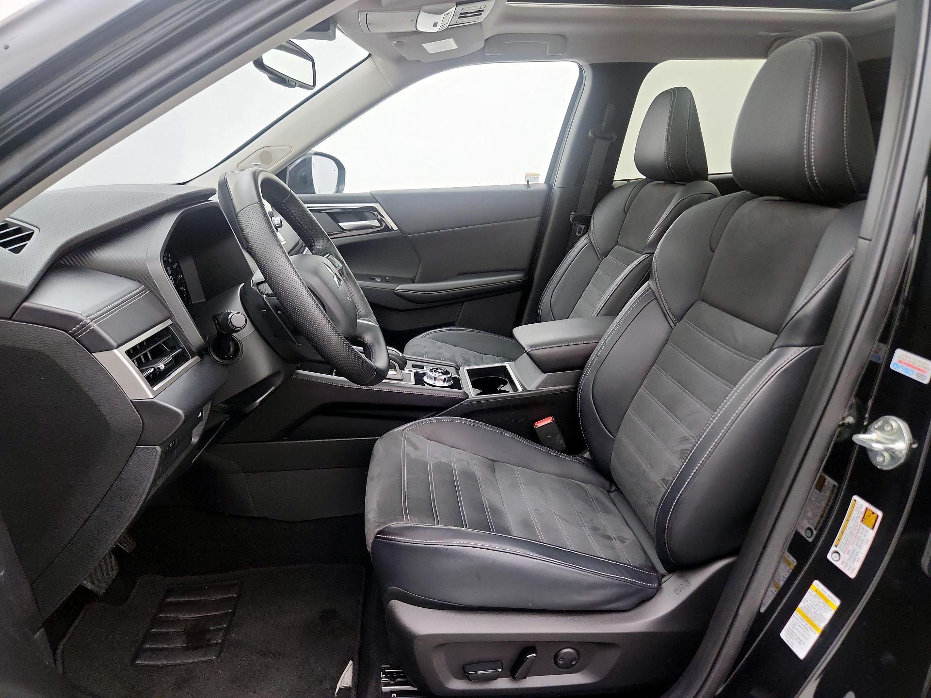 Thumbnail: 2024 Mitsubishi Outlander - 11