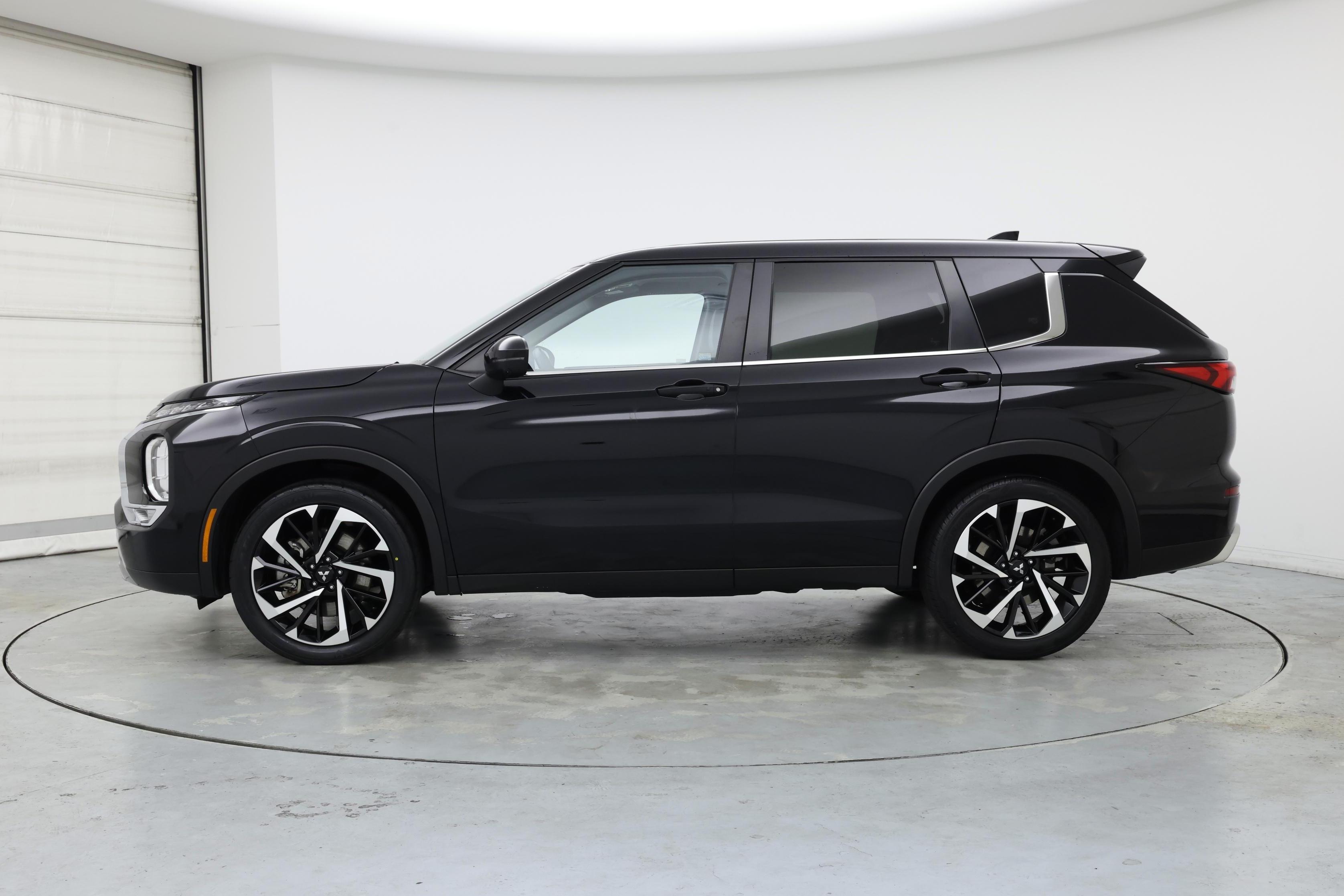 Thumbnail: 2024 Mitsubishi Outlander - 3