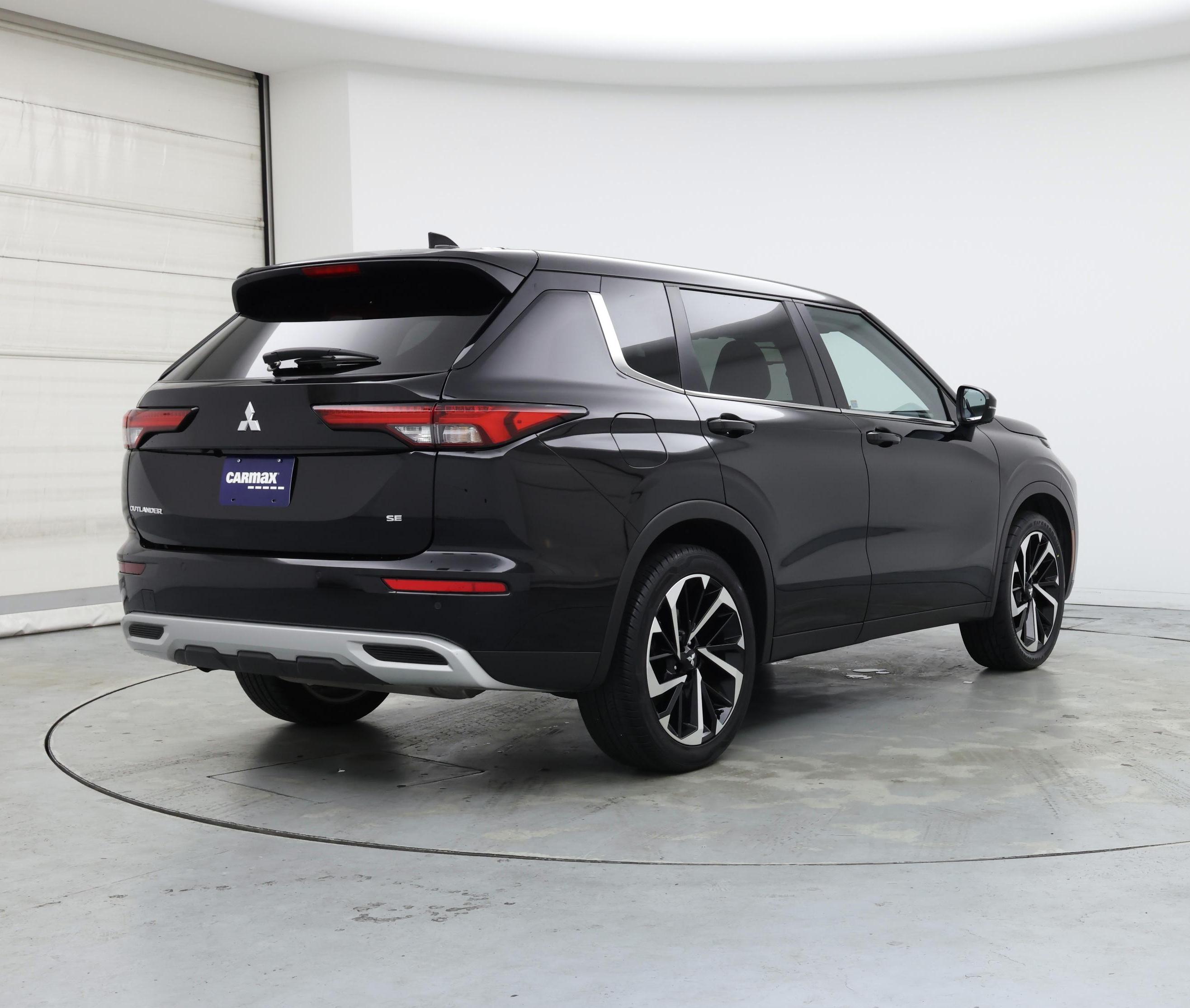 Thumbnail: 2024 Mitsubishi Outlander - 8