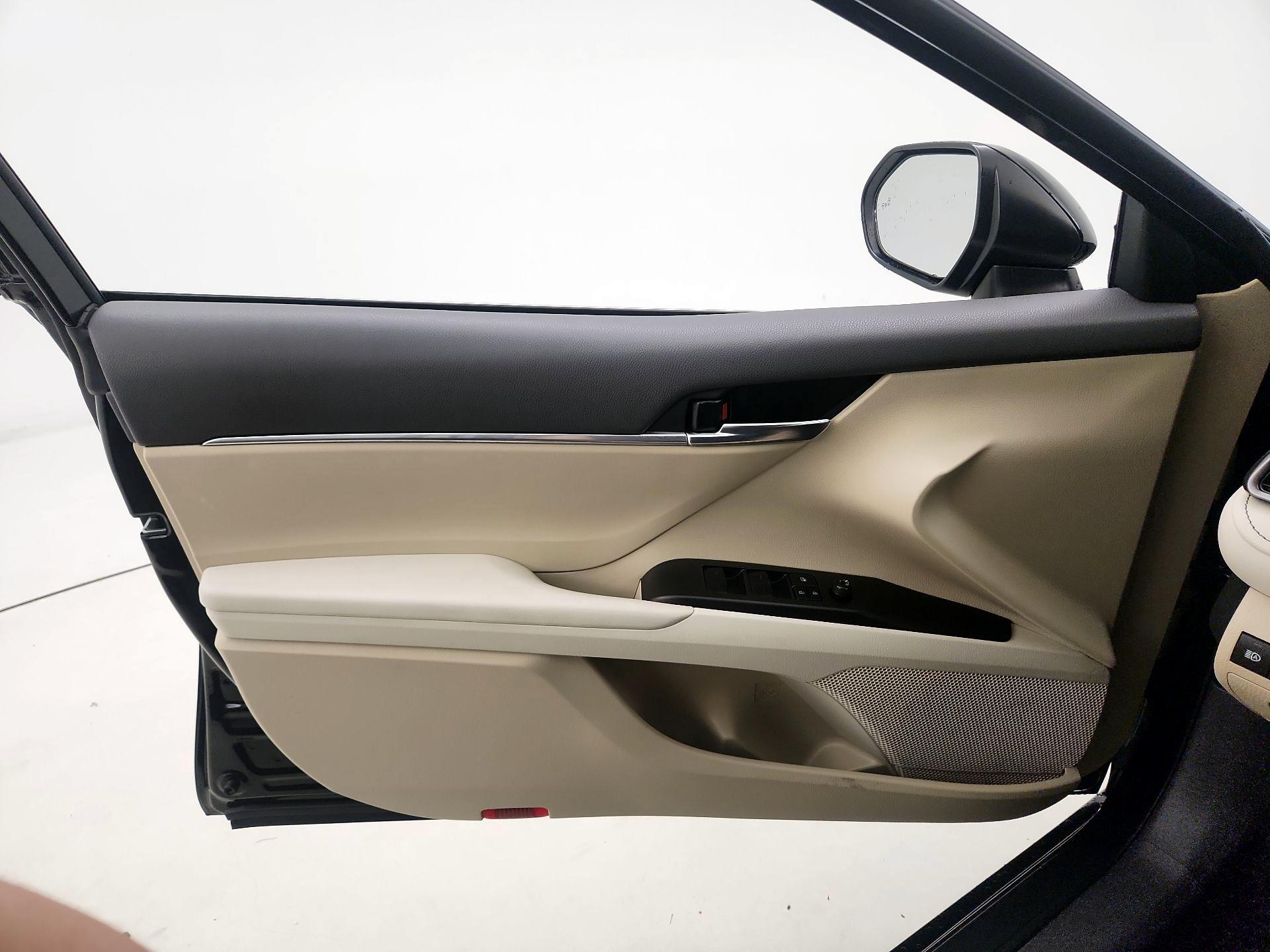 Thumbnail: 2022 Toyota Camry - 12
