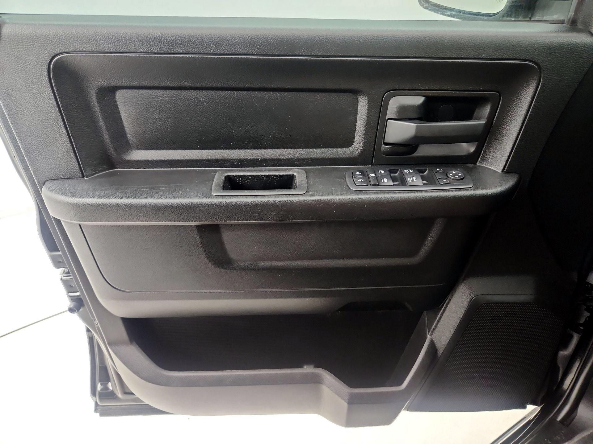 Thumbnail: 2020 RAM 1500 Classic - 12