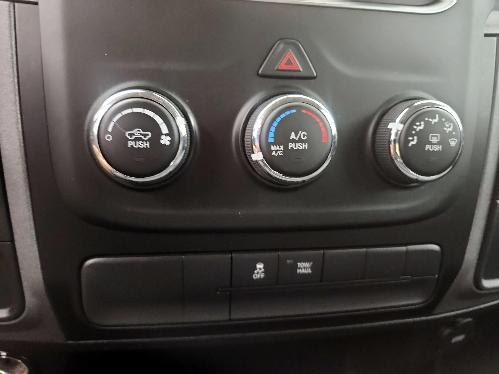 Thumbnail: 2020 RAM 1500 Classic - 15