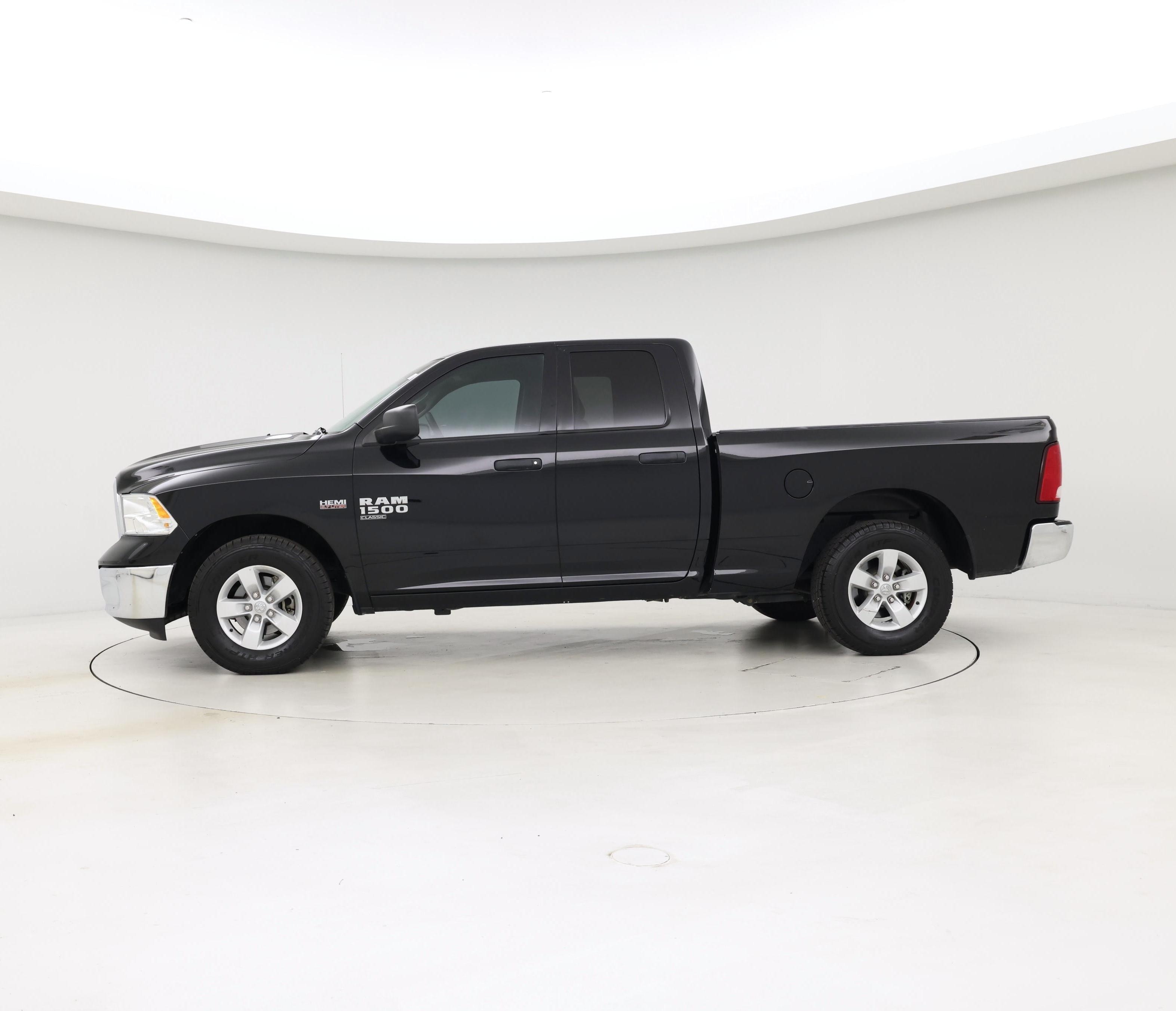 Thumbnail: 2020 RAM 1500 Classic - 3