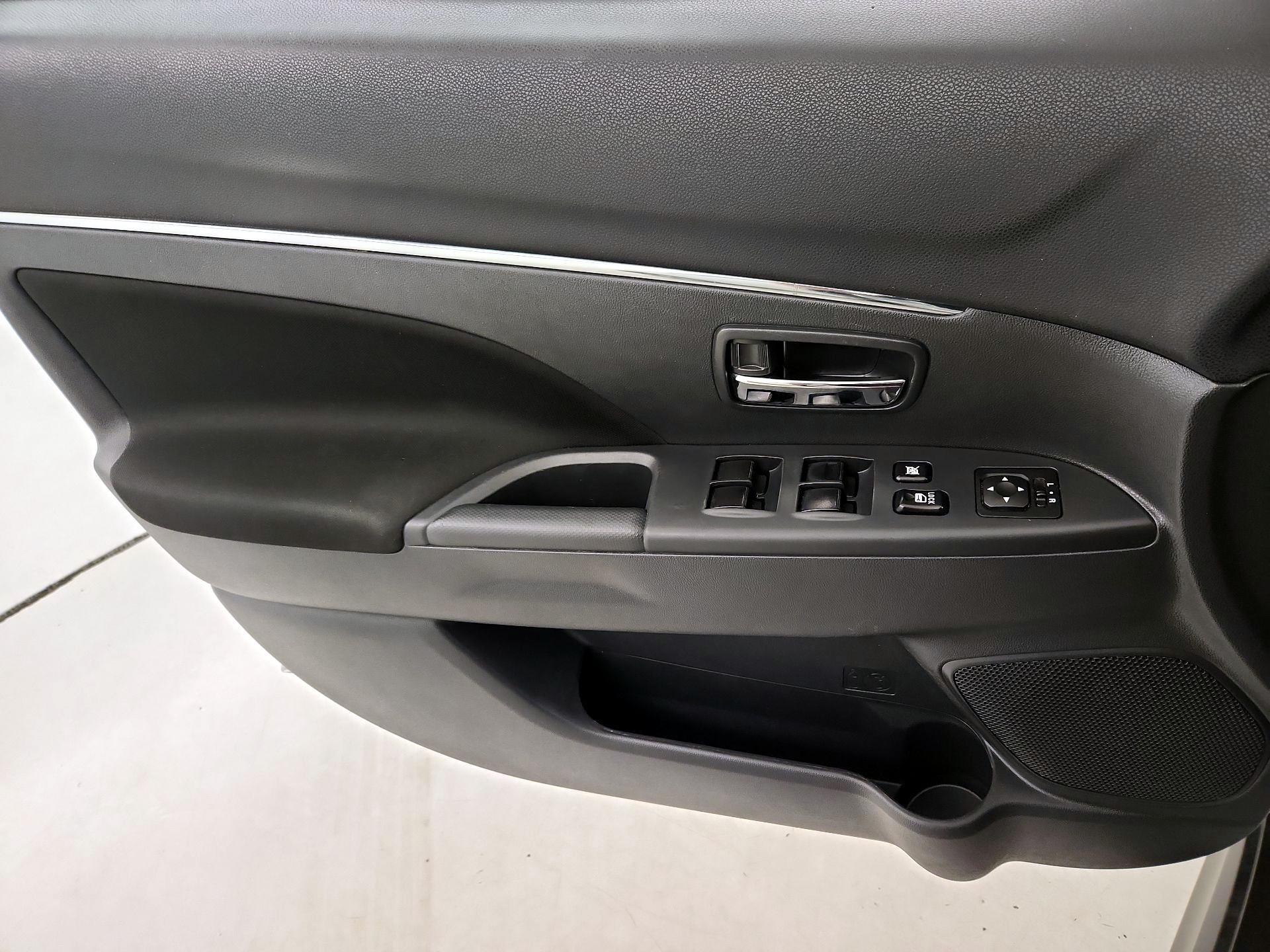Thumbnail: 2022 Mitsubishi Outlander Sport - 12