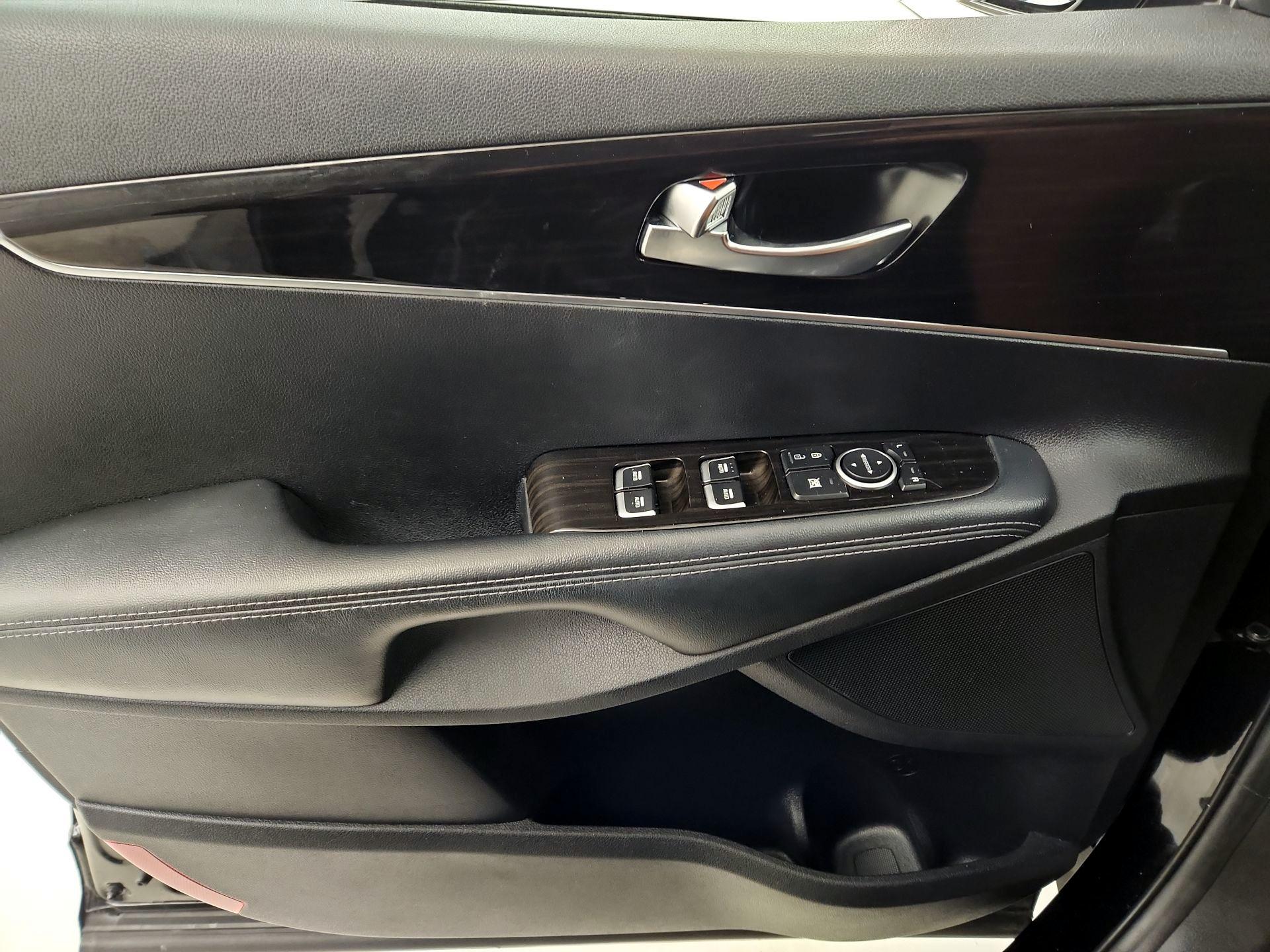 Thumbnail: 2020 Kia Sorento - 12