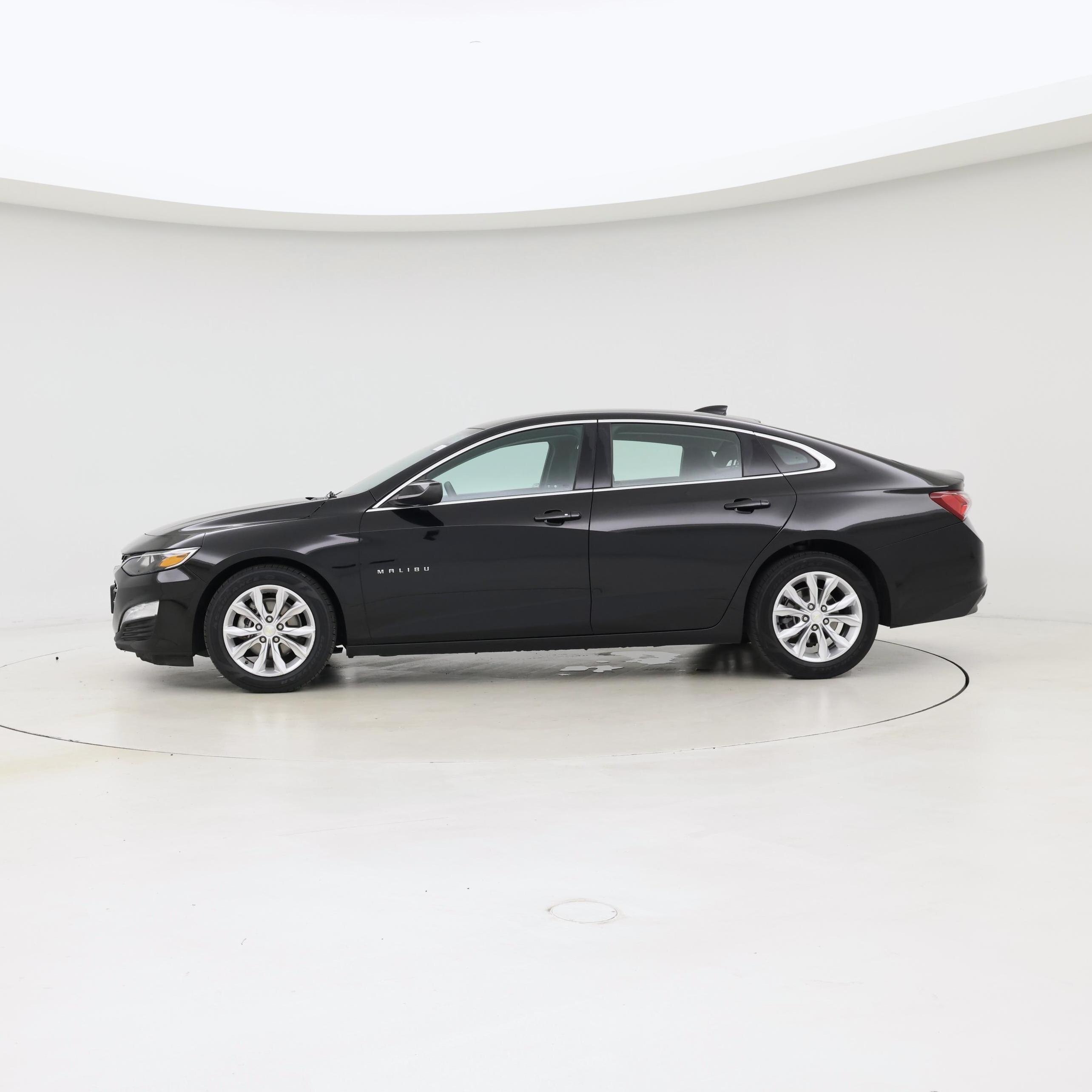Thumbnail: 2021 Chevrolet Malibu - 3