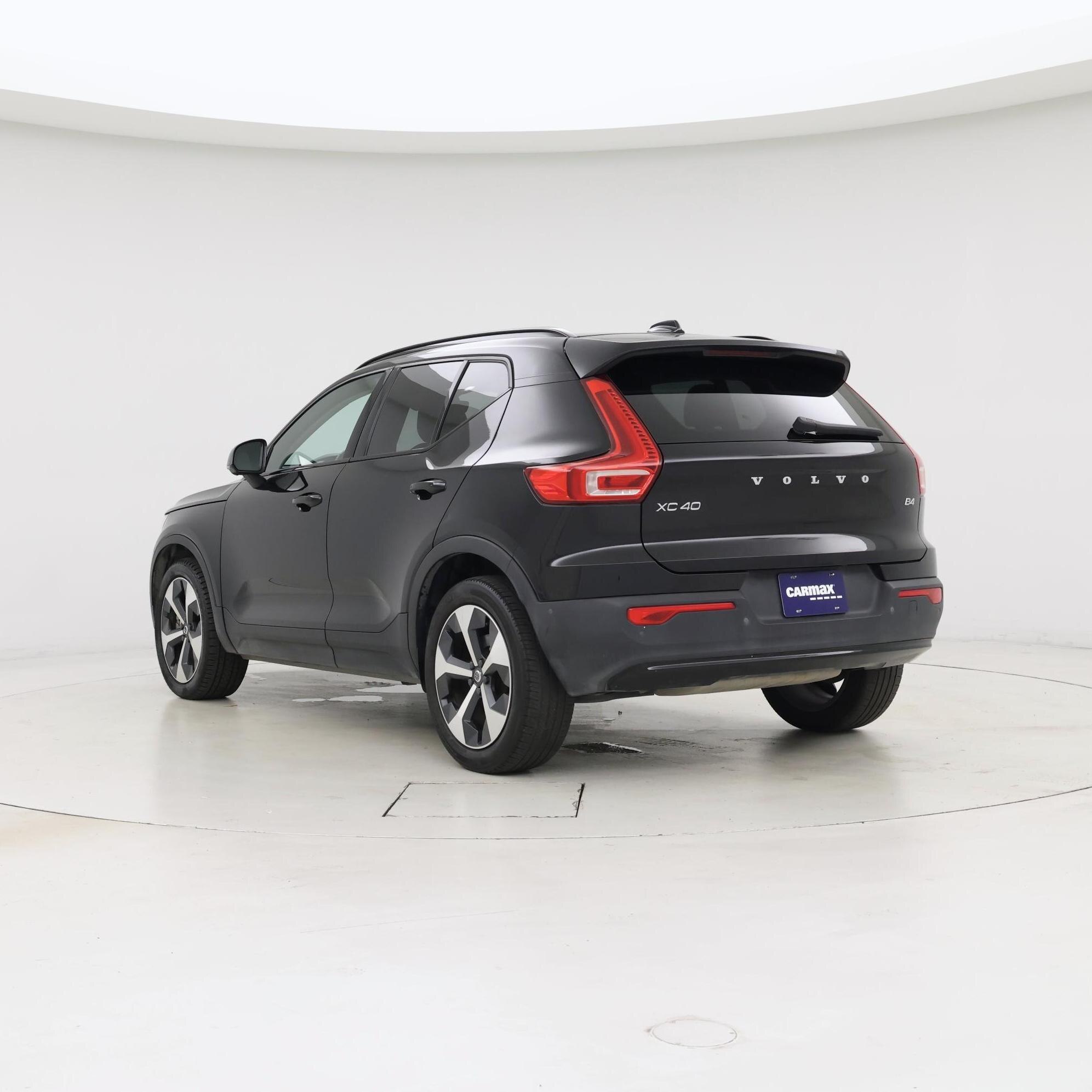 Thumbnail: 2023 Volvo XC40 - 2