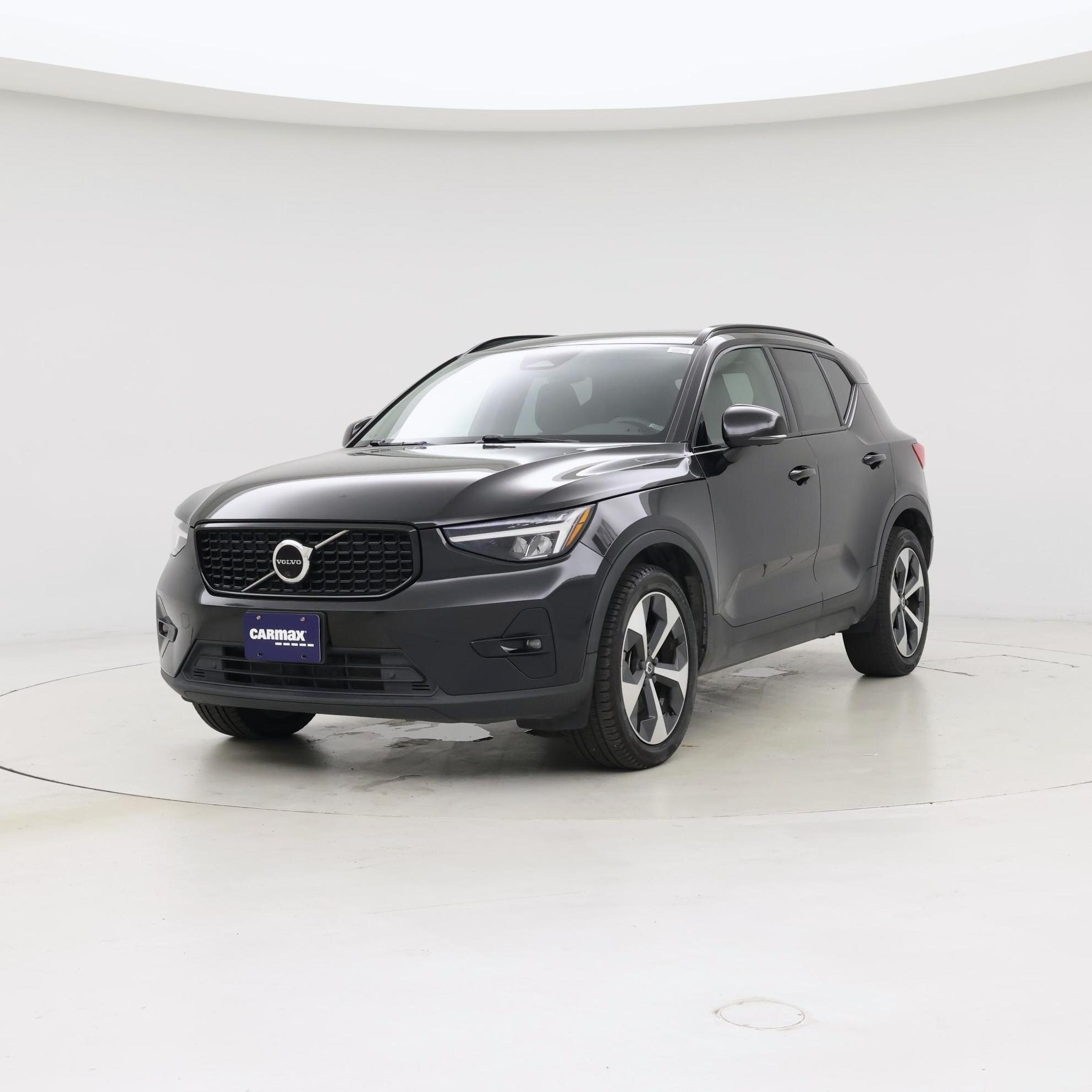 Thumbnail: 2023 Volvo XC40 - 4