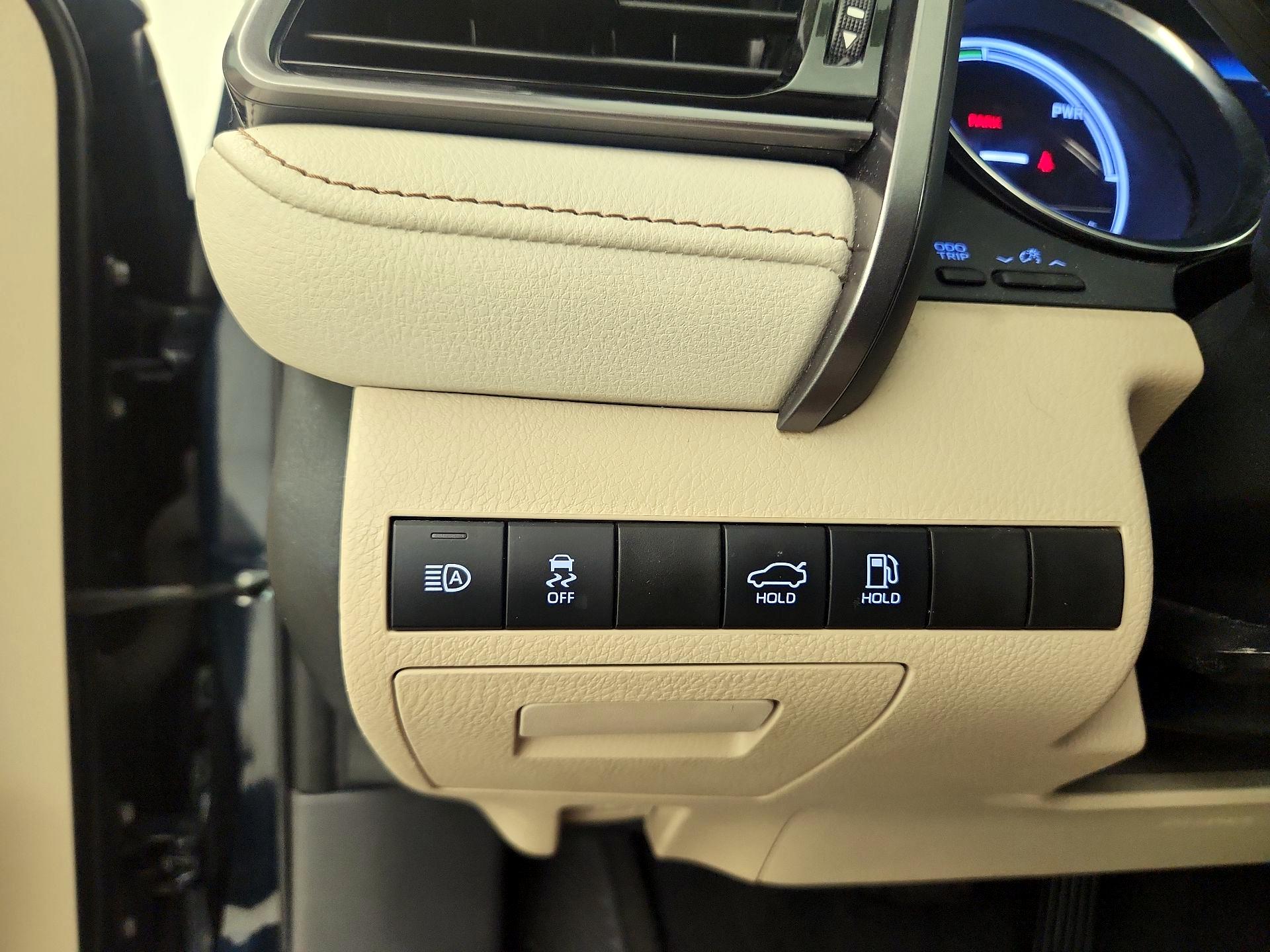 Thumbnail: 2020 Toyota Camry - 11