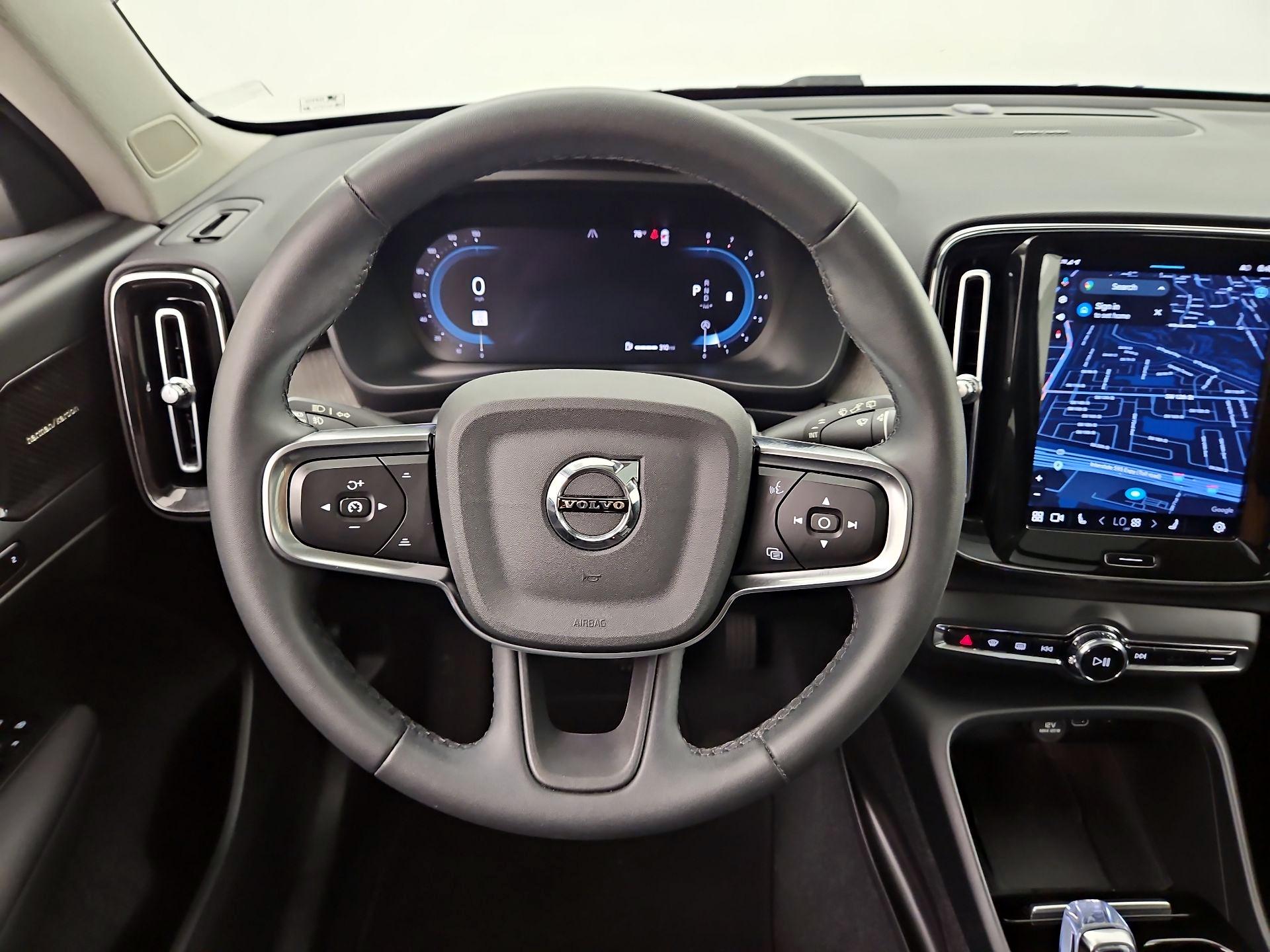 Thumbnail: 2024 Volvo XC40 - 10