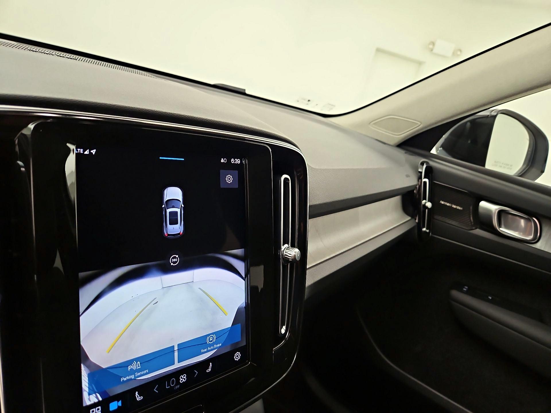 Thumbnail: 2024 Volvo XC40 - 15