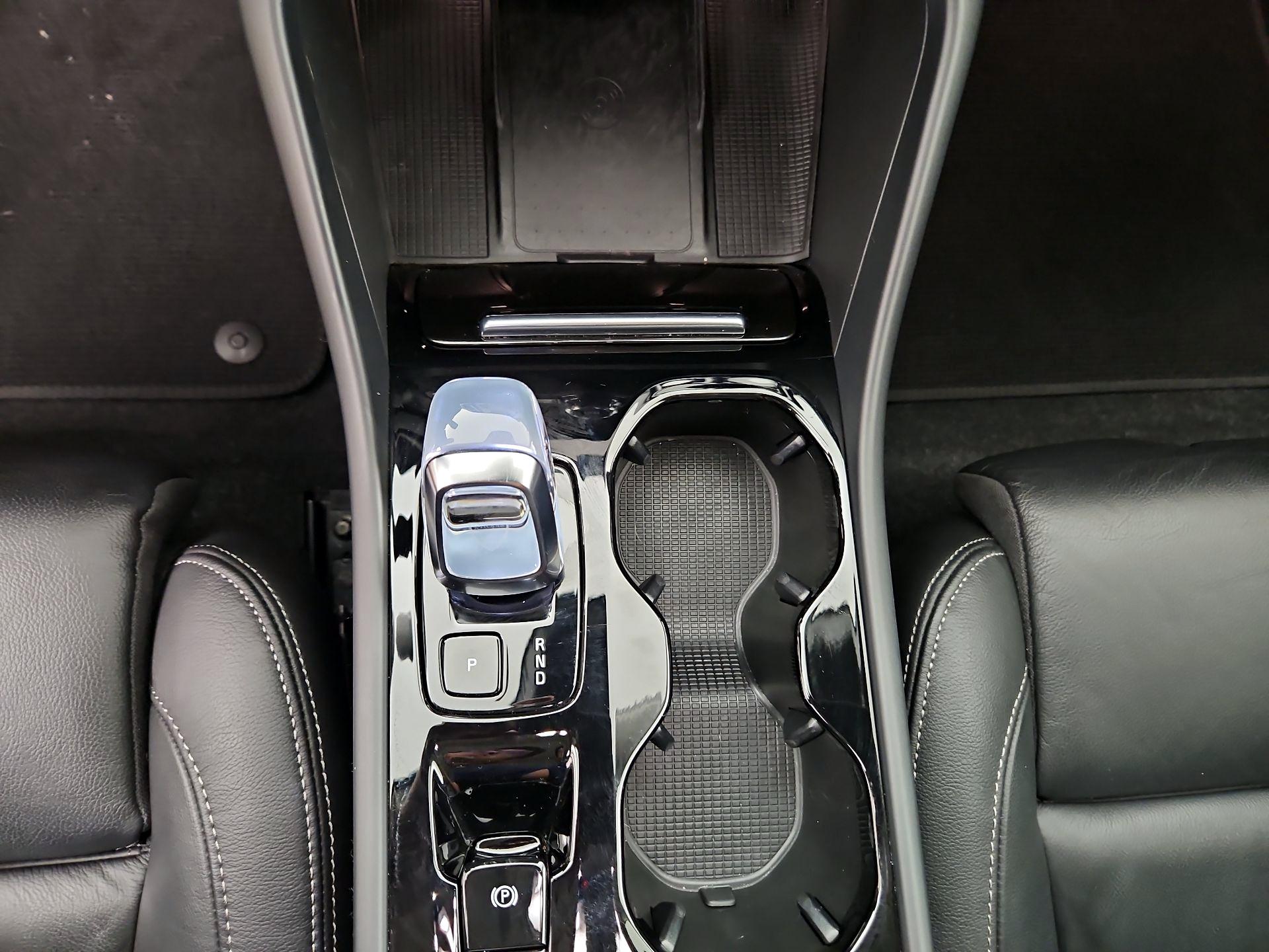 Thumbnail: 2024 Volvo XC40 - 18