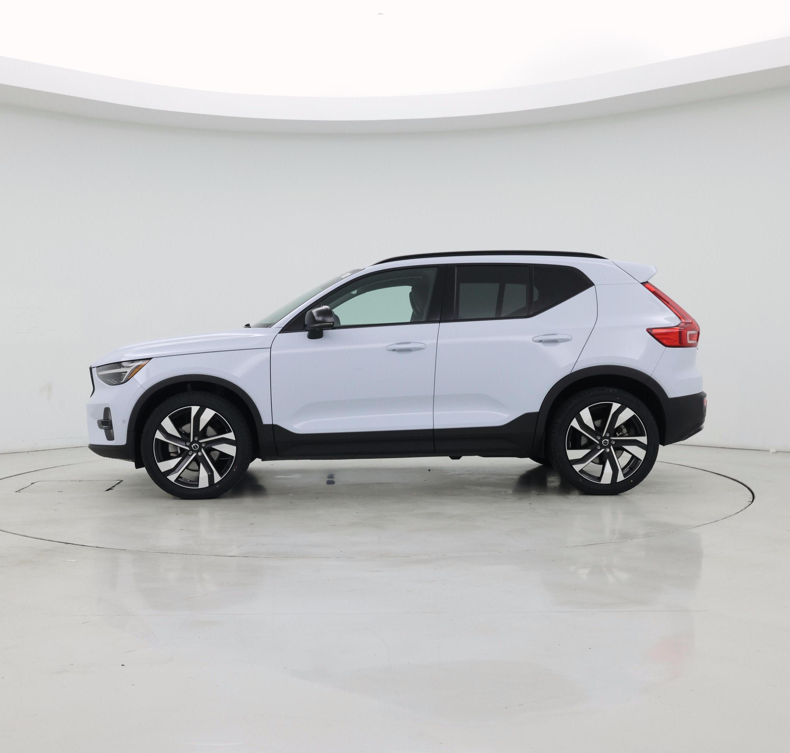 Thumbnail: 2024 Volvo XC40 - 3