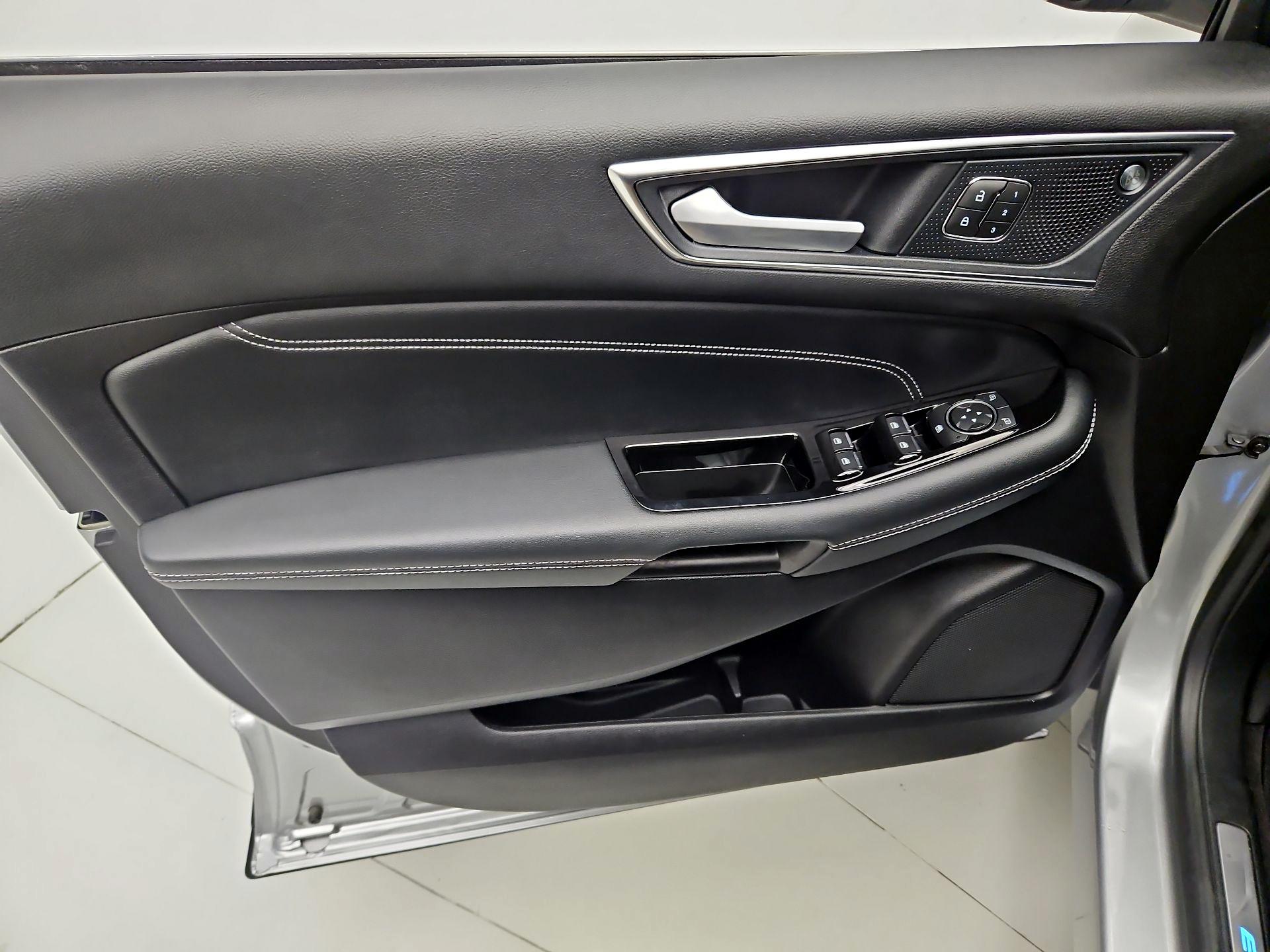Thumbnail: 2020 Ford Edge - 12