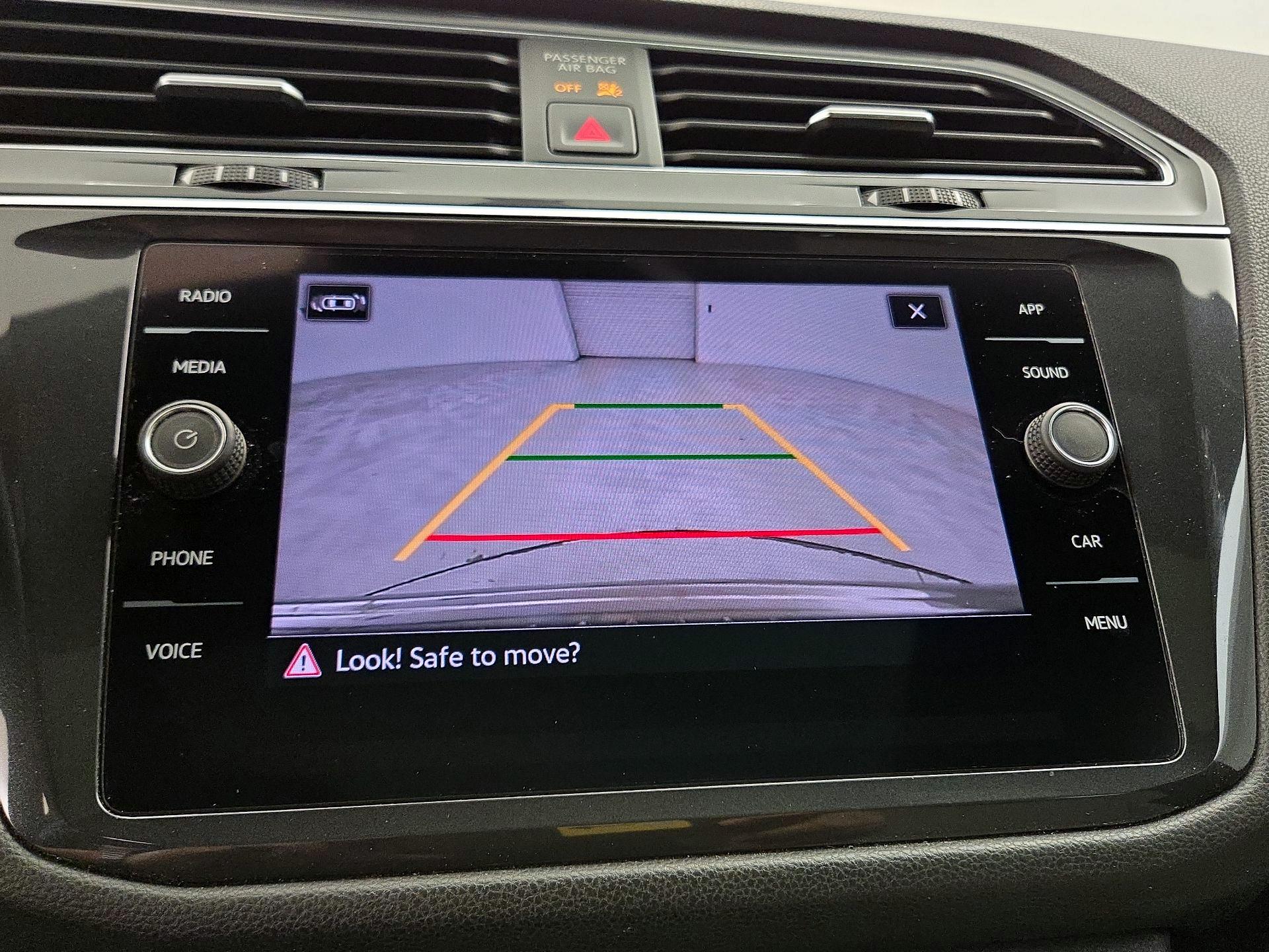 Thumbnail: 2021 Volkswagen Tiguan - 14