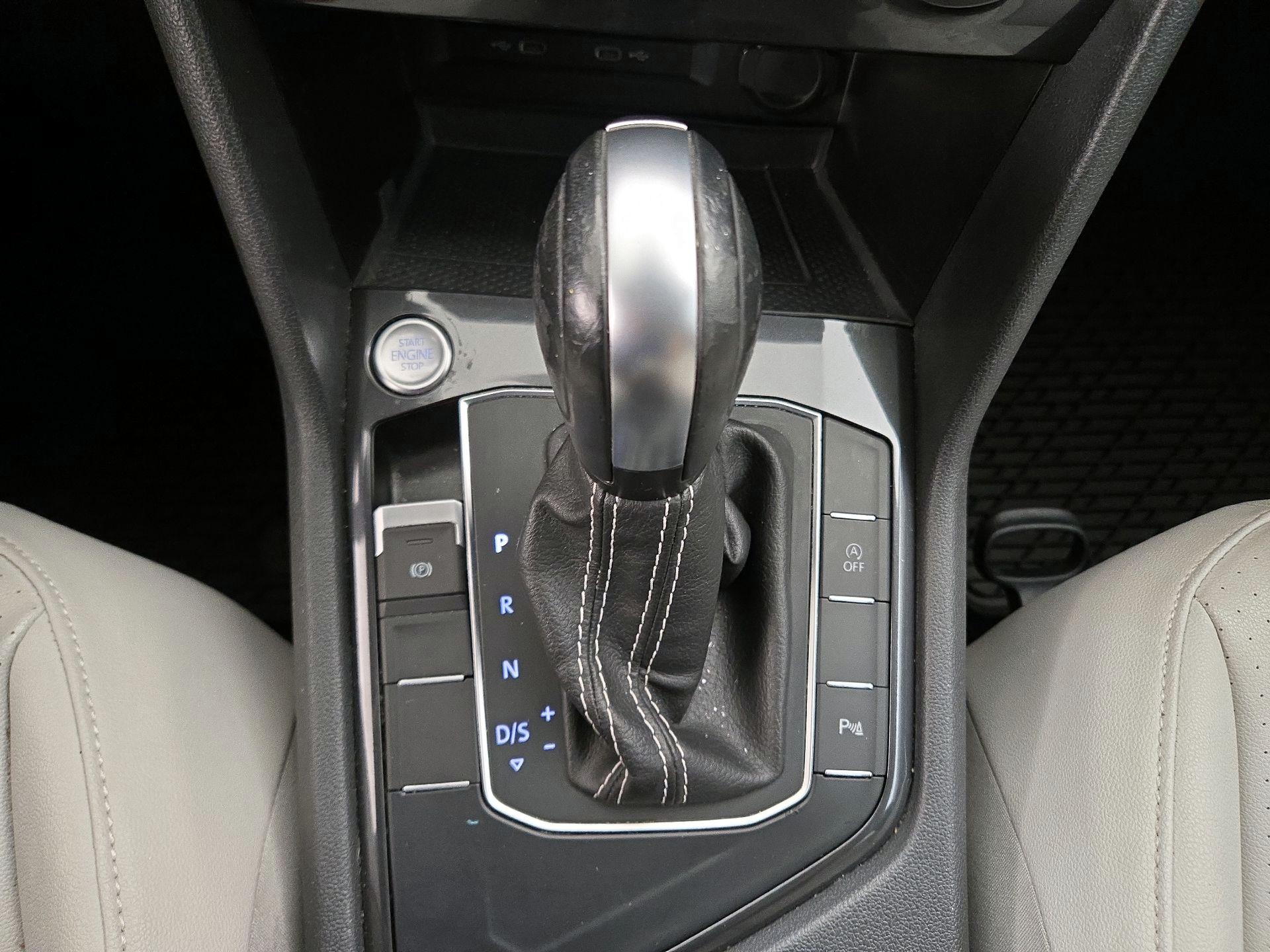 Thumbnail: 2021 Volkswagen Tiguan - 17