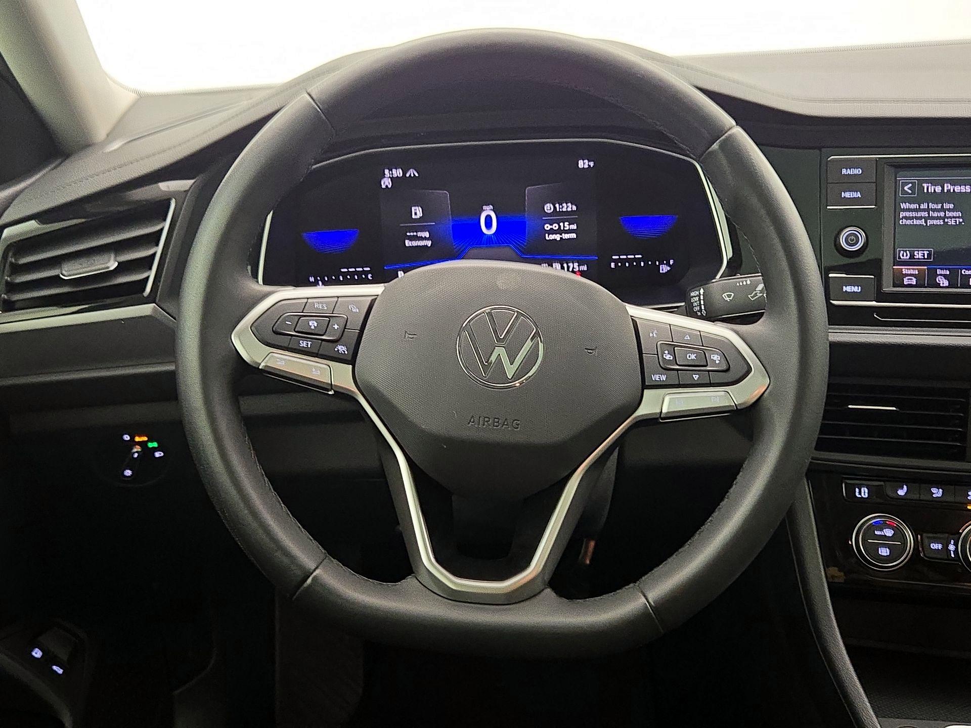 Thumbnail: 2024 Volkswagen Jetta - 10