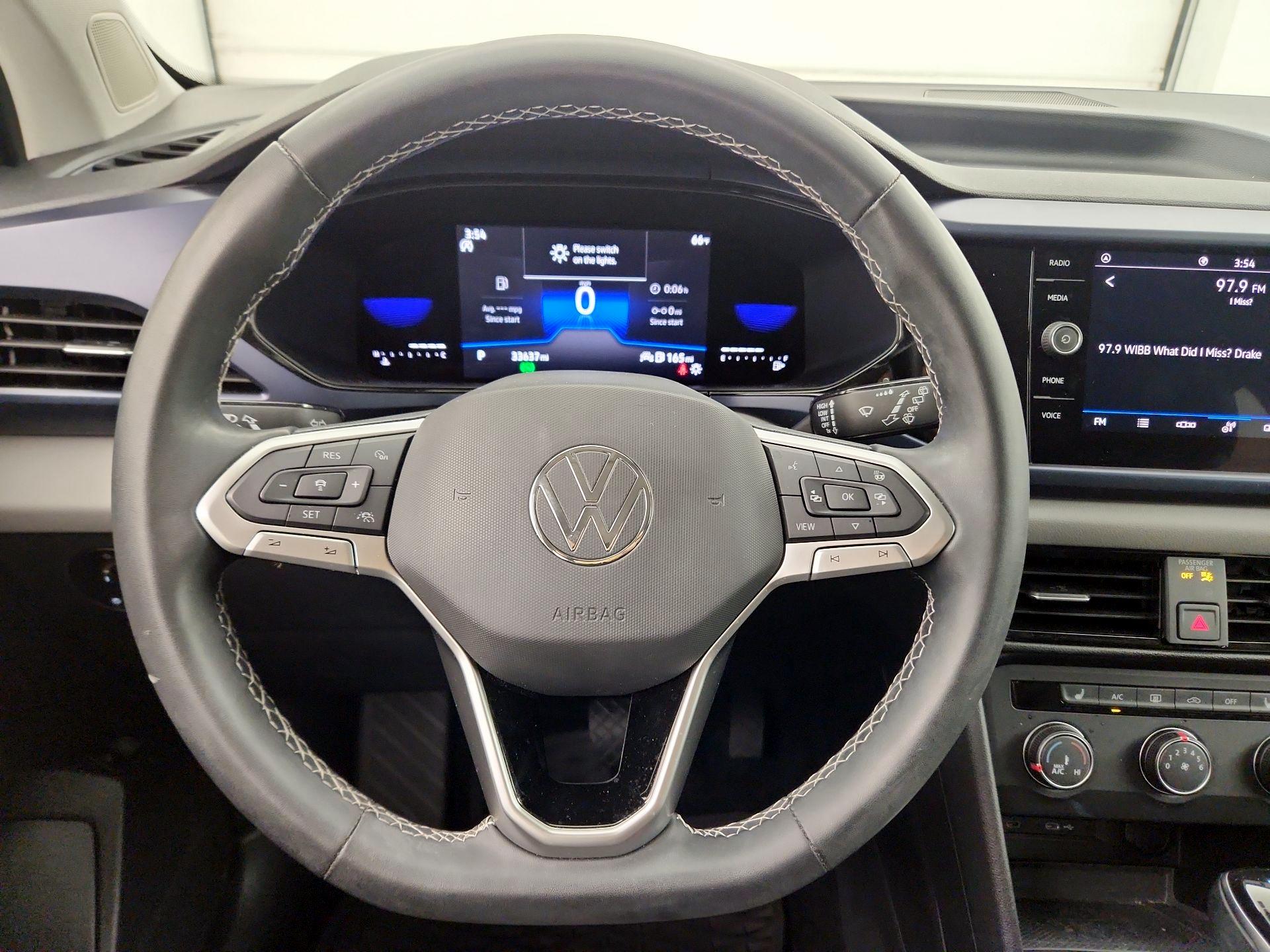 Thumbnail: 2022 Volkswagen Taos - 10