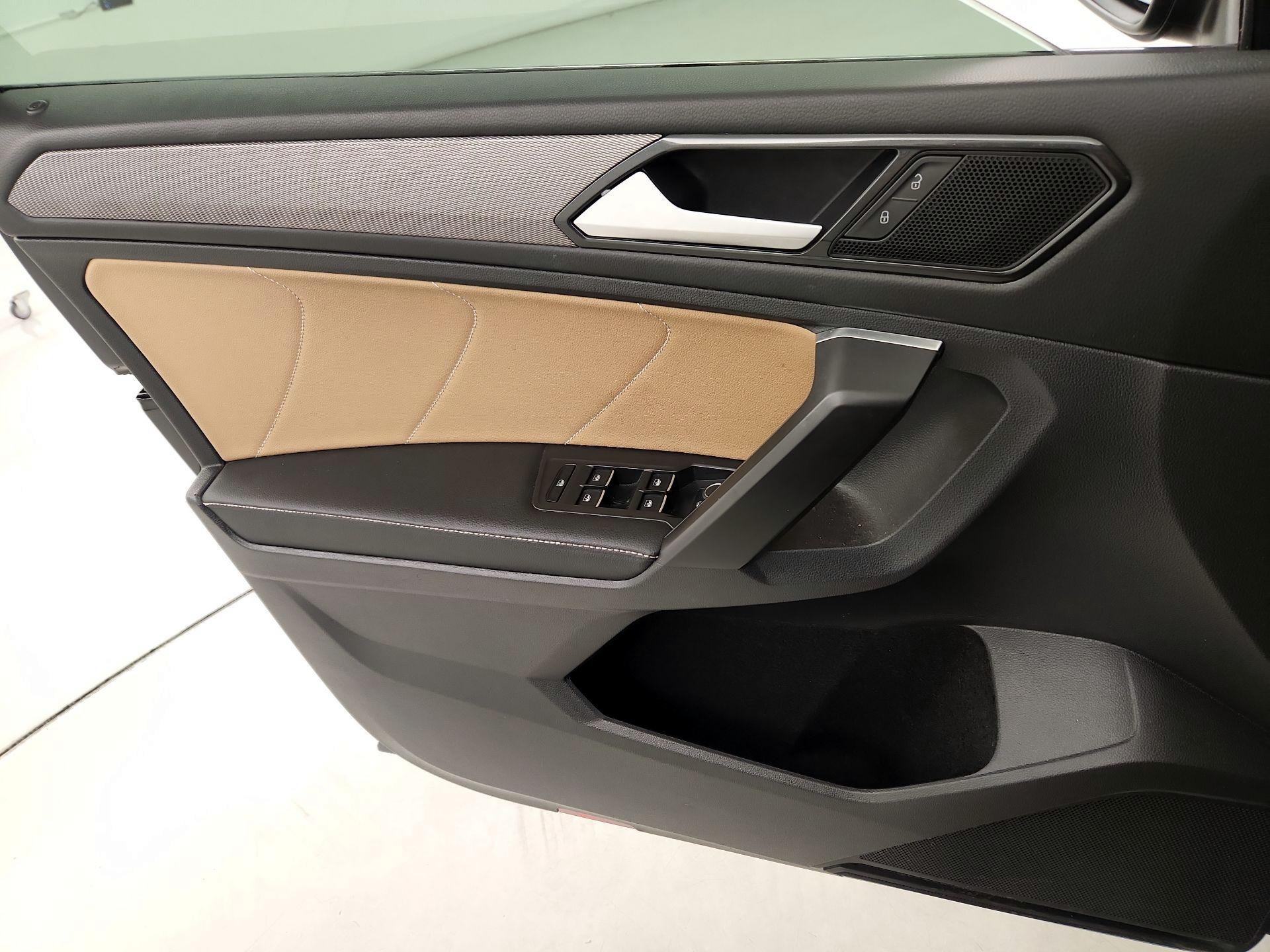Thumbnail: 2022 Volkswagen Tiguan - 12