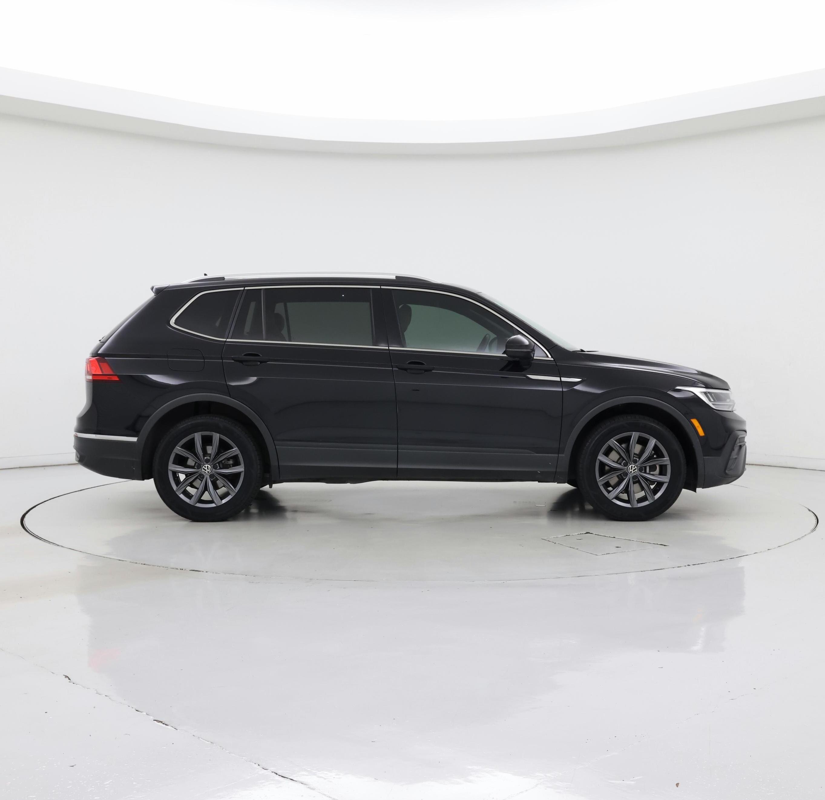 Thumbnail: 2022 Volkswagen Tiguan - 7