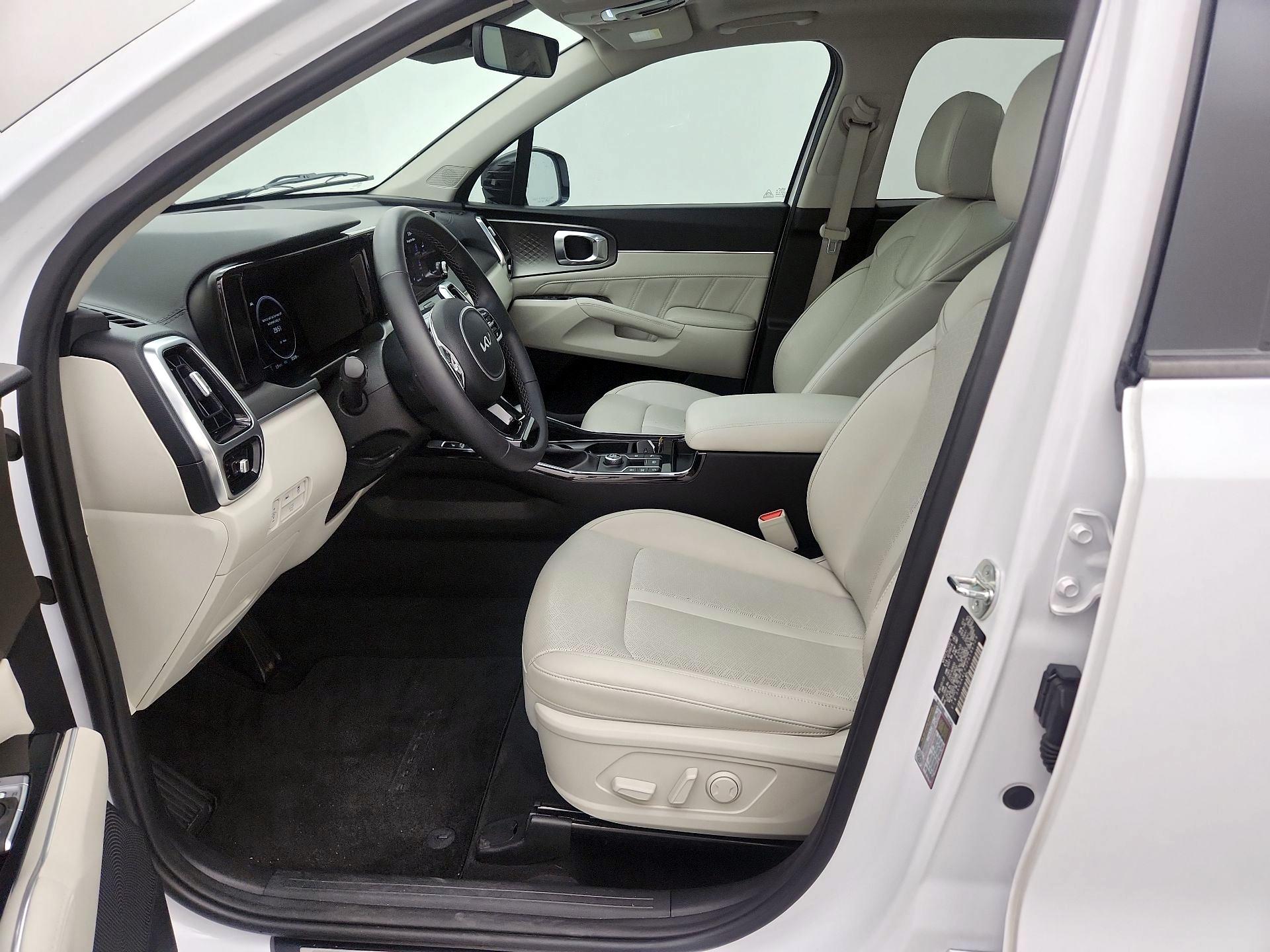 Thumbnail: 2023 Kia Sorento - 11
