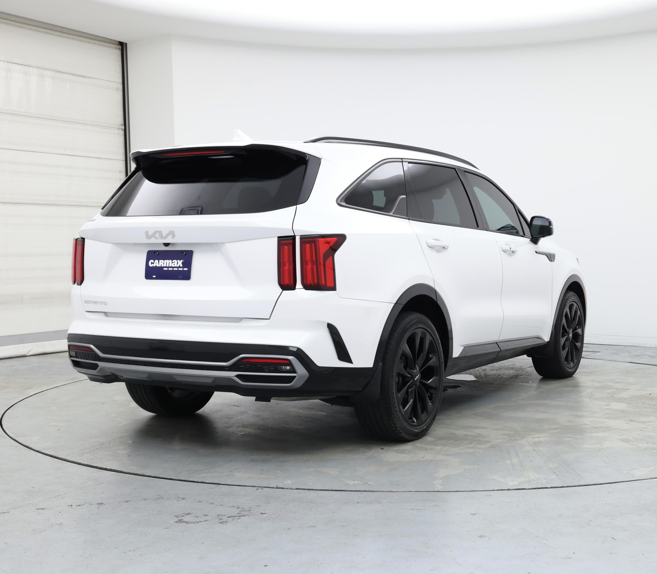 Thumbnail: 2023 Kia Sorento - 8