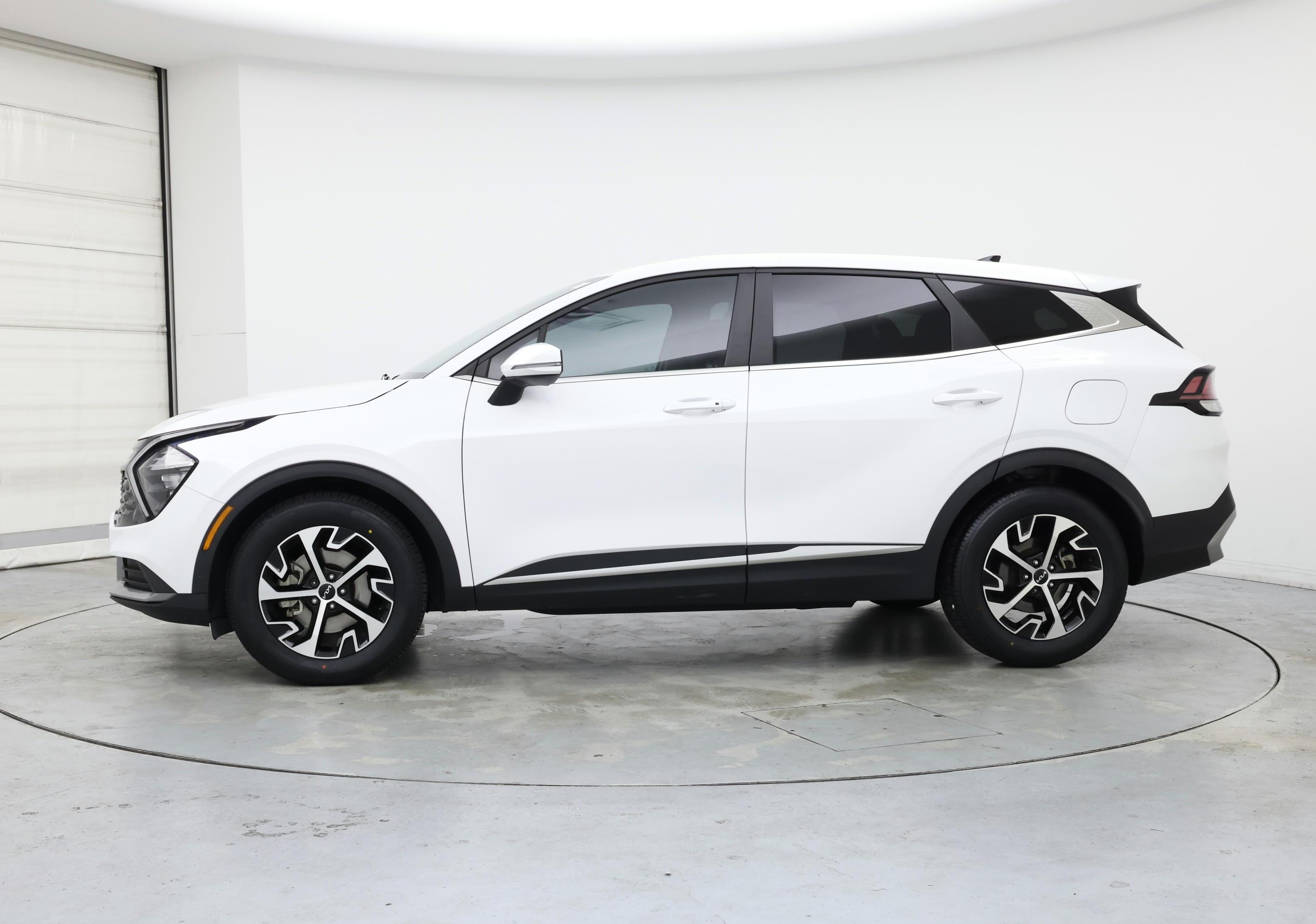 Thumbnail: 2023 Kia Sportage - 3